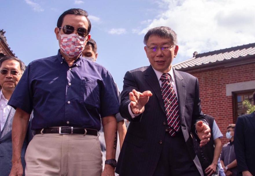 台北市長柯文哲(右)日前和前總統馬英九(左)為了設市百年紀念活動同台。(翻攝自柯文哲臉書)