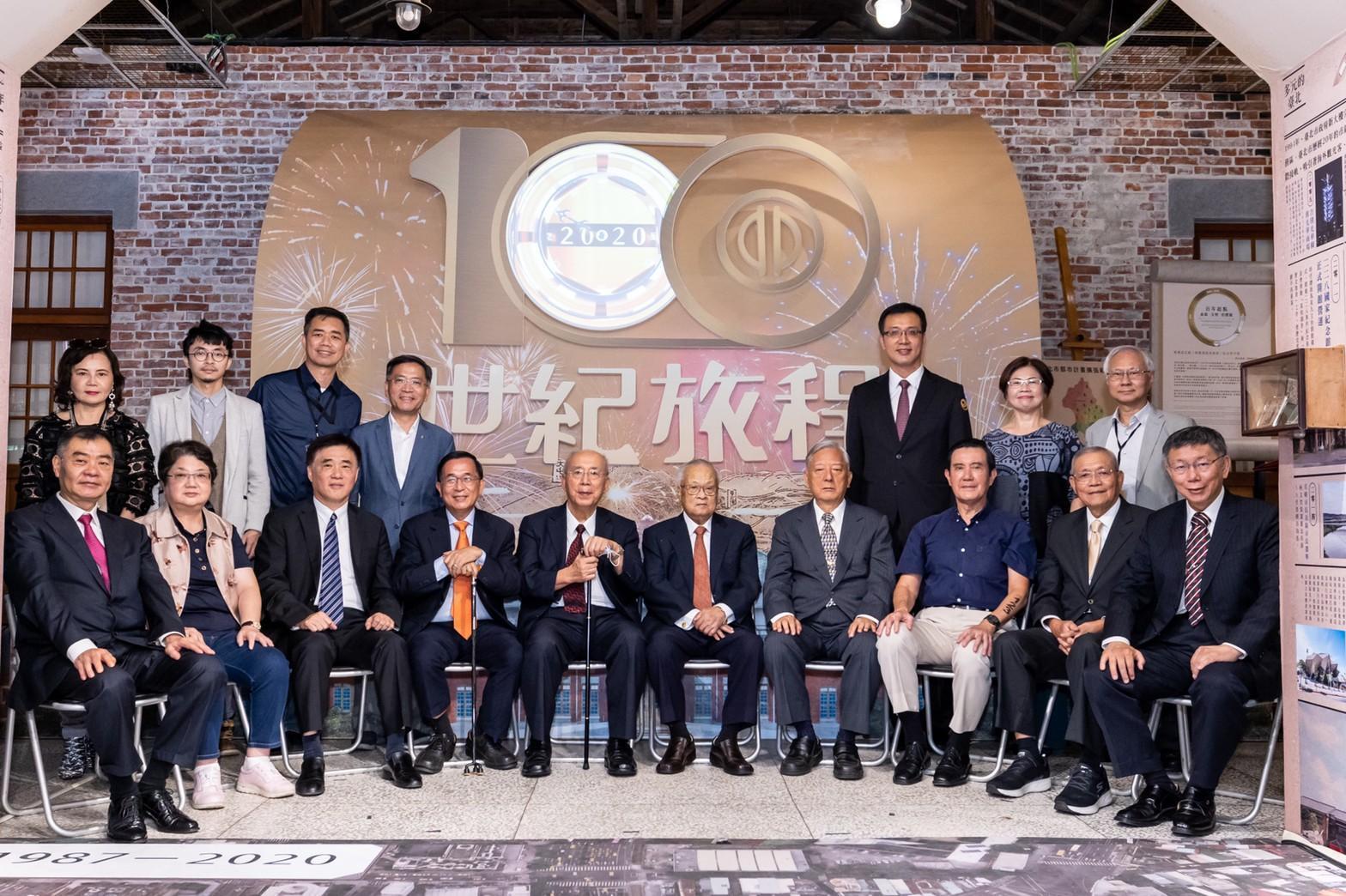 日前台北市為了慶祝設市百年,邀請歷任市長同台交流。(翻攝自台北市文化局)