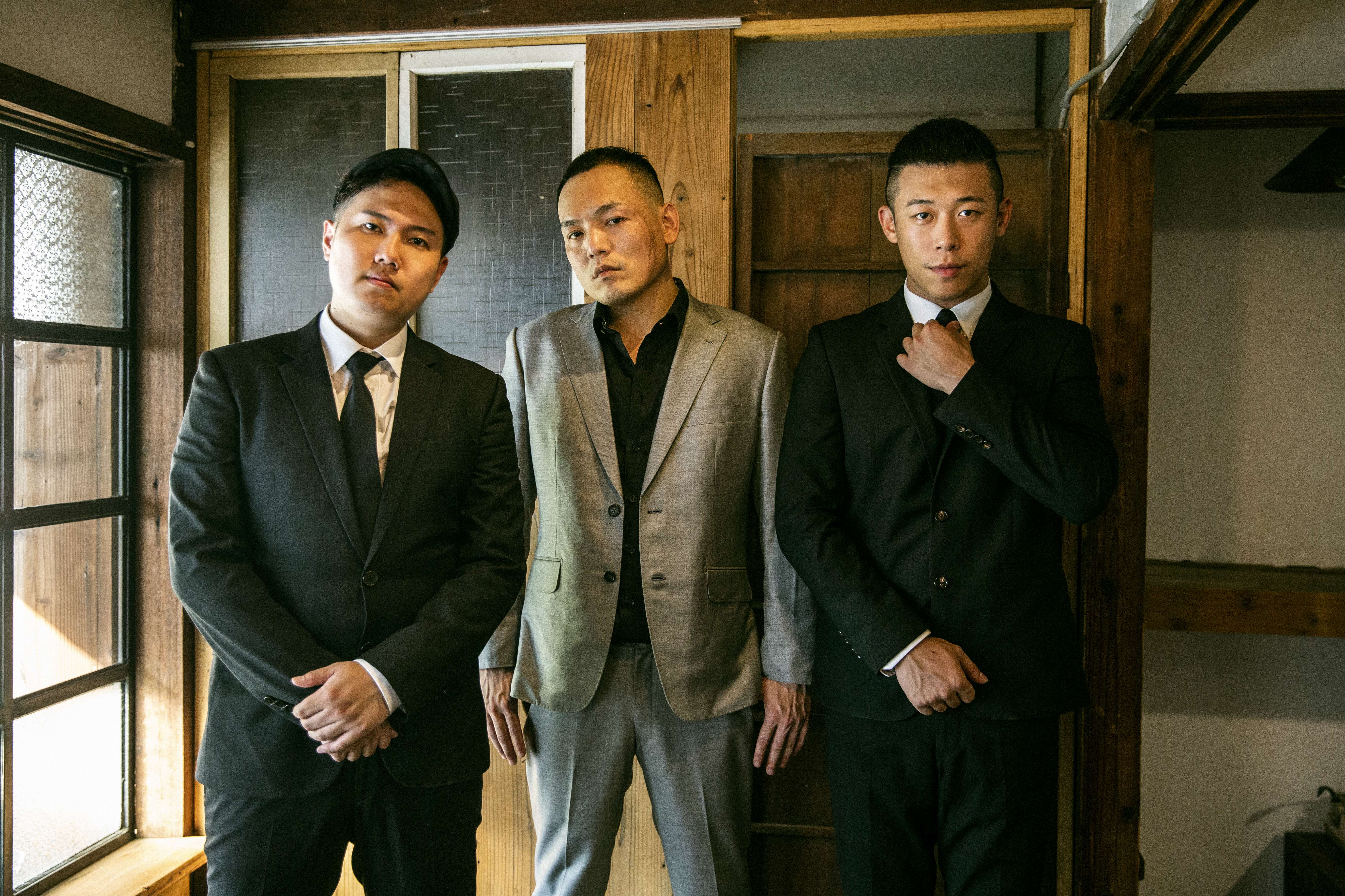 3人因家中的「雞」過世，一起出席喪禮。（混血兒娛樂提供）