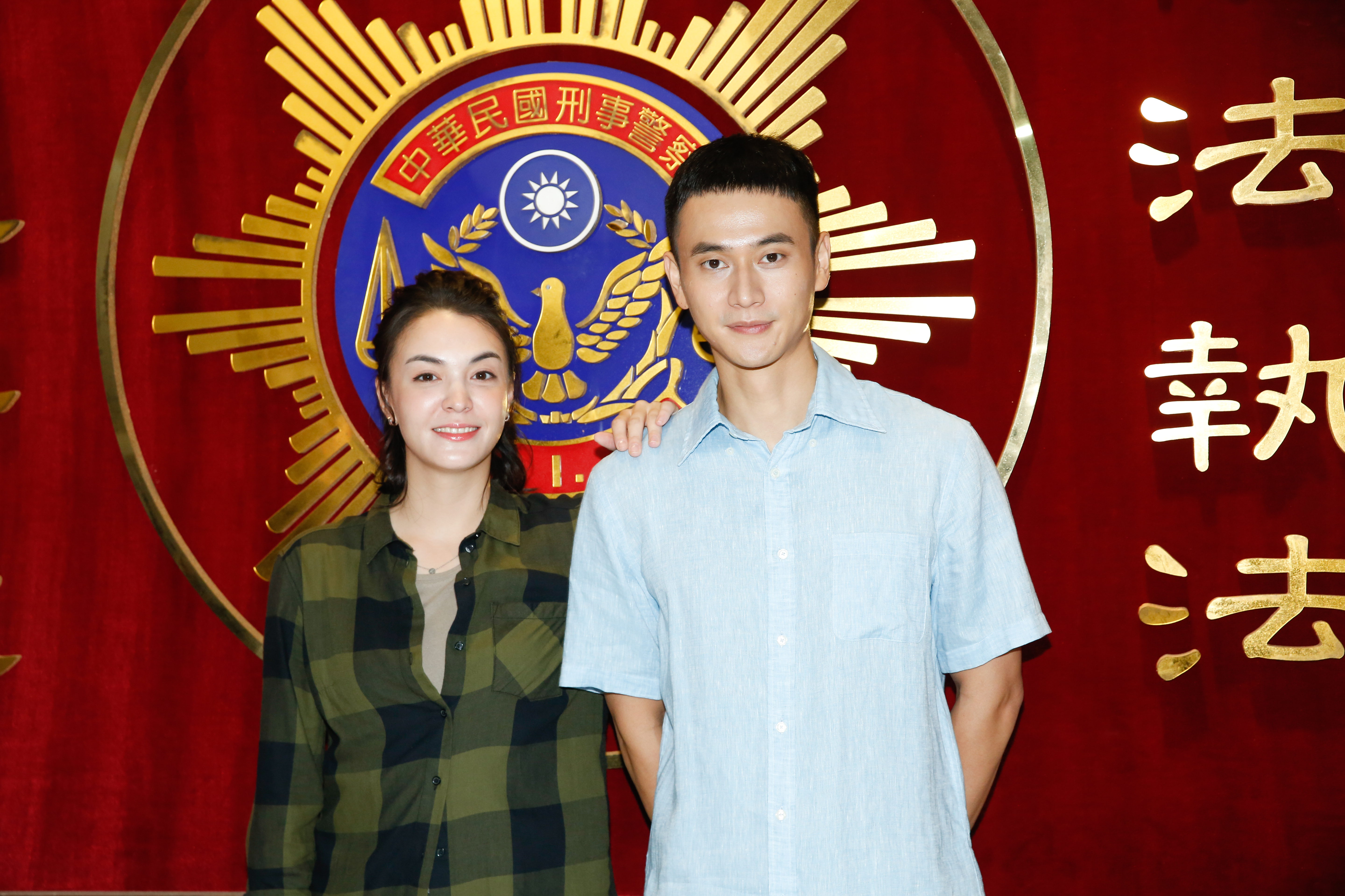 甫獲金馬獎最佳男主角提名的劉冠廷在新戲《塵沙惑》內演菜鳥警察，但有學姊張榕容罩著。