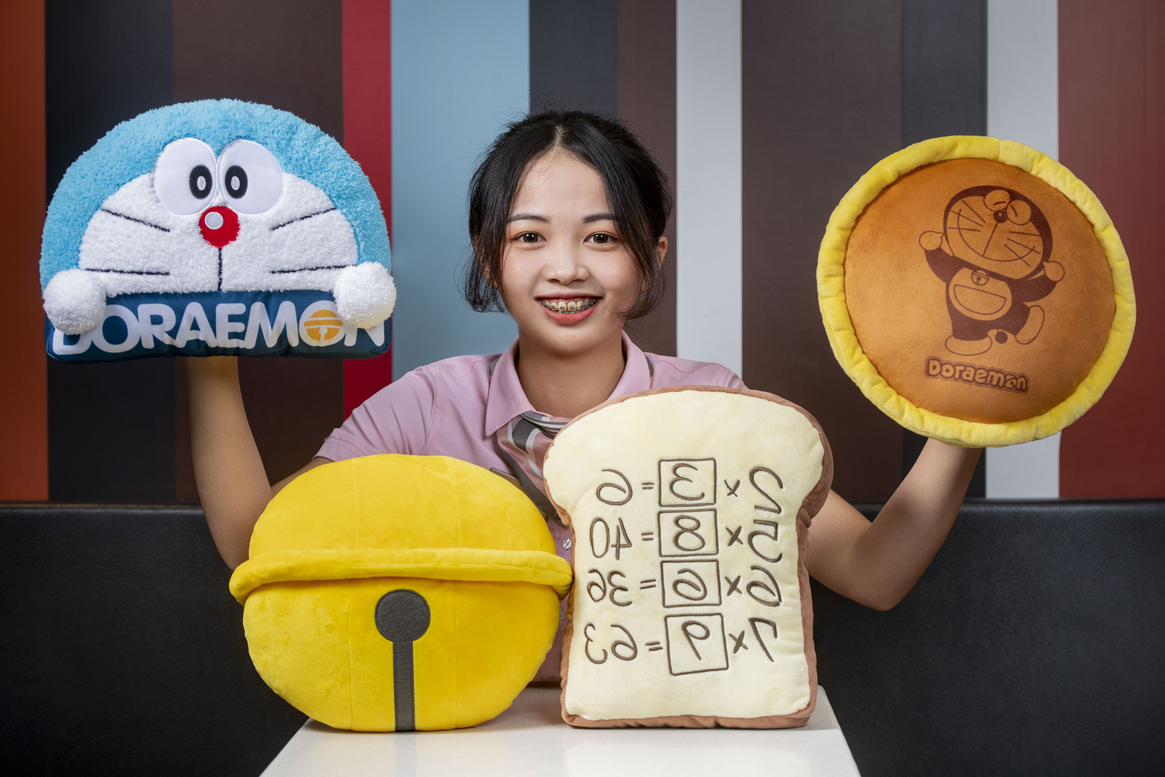 2020台灣麥當勞限定「DORAEMON愛作夢抱枕」共有4款造型,10月7日上午11時起,全台限量8萬個,一次擁有4款療癒的神奇道具。