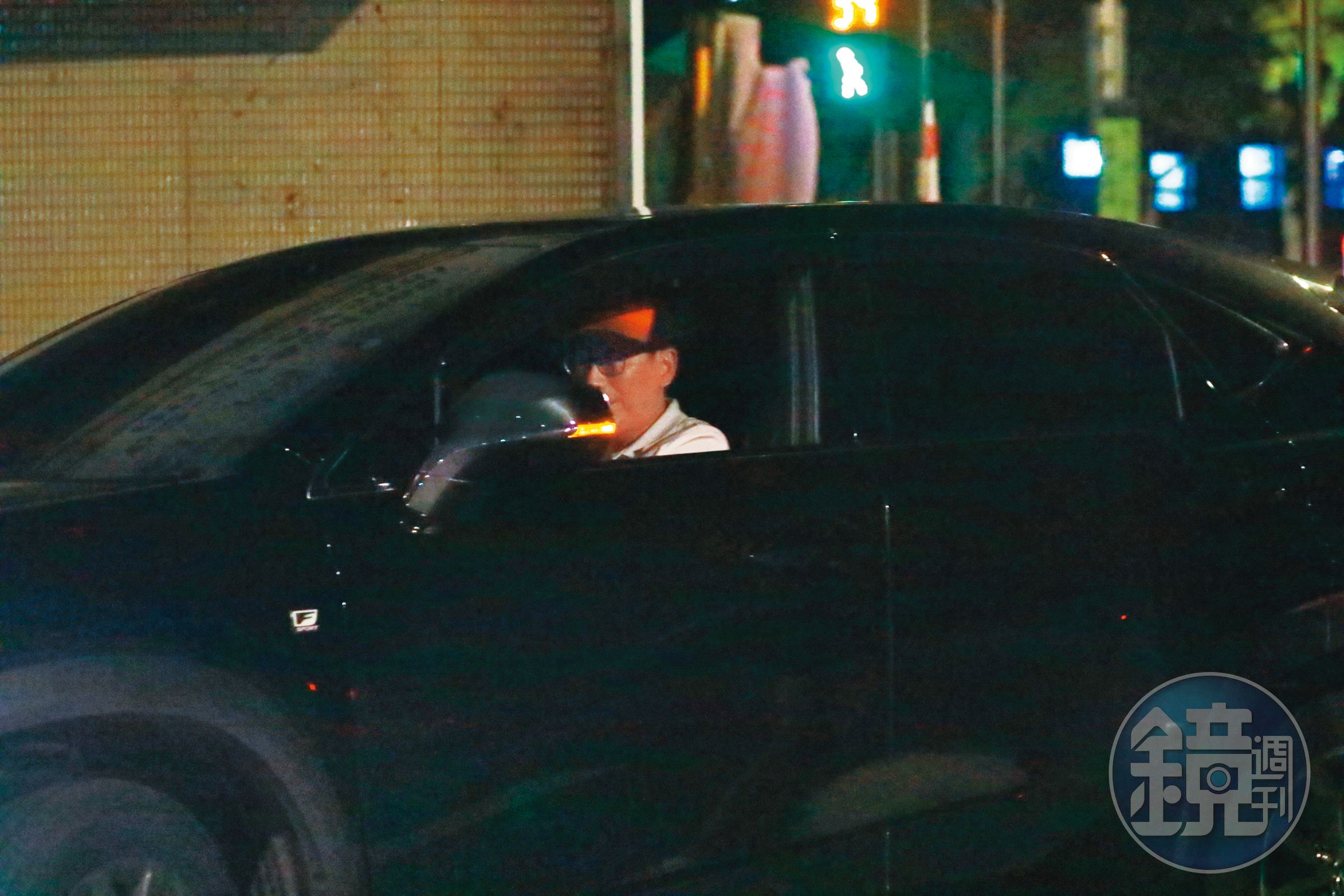 8月31 01：10 宋少卿將車開回住家地下停車場，成了明顯的酒駕行為。