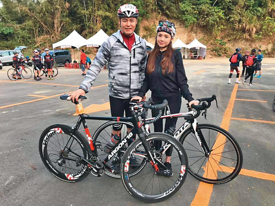 劉至翰與第二任妻子Vivian(黃曉潔)去年離婚後,兩人因第三者及債務問題,如今已無聯繫。(翻攝自劉至翰臉書)