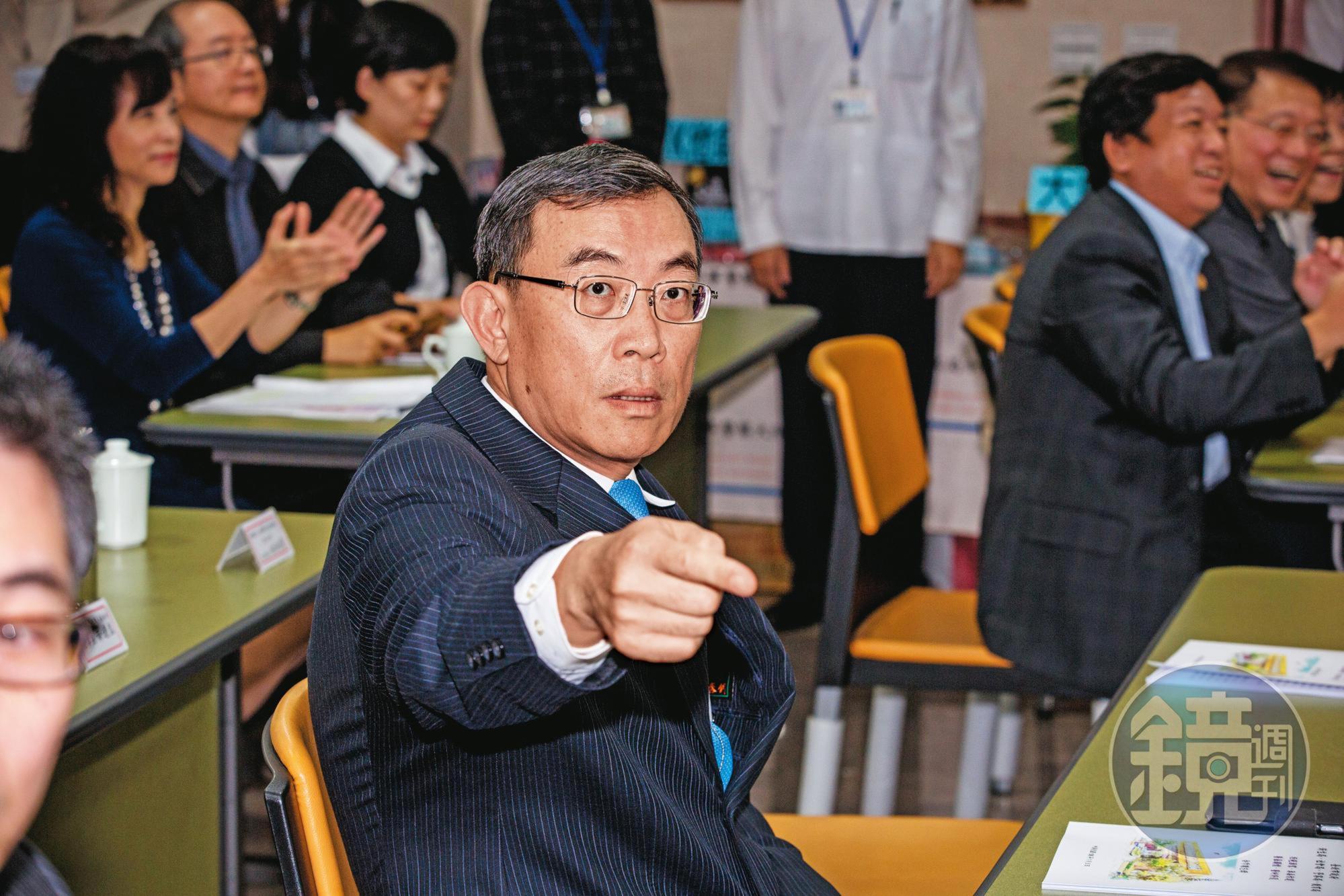 高檢署檢察長邢泰釗(圖)與檢察官壽勤偉,研議促請法院羈押梁男。