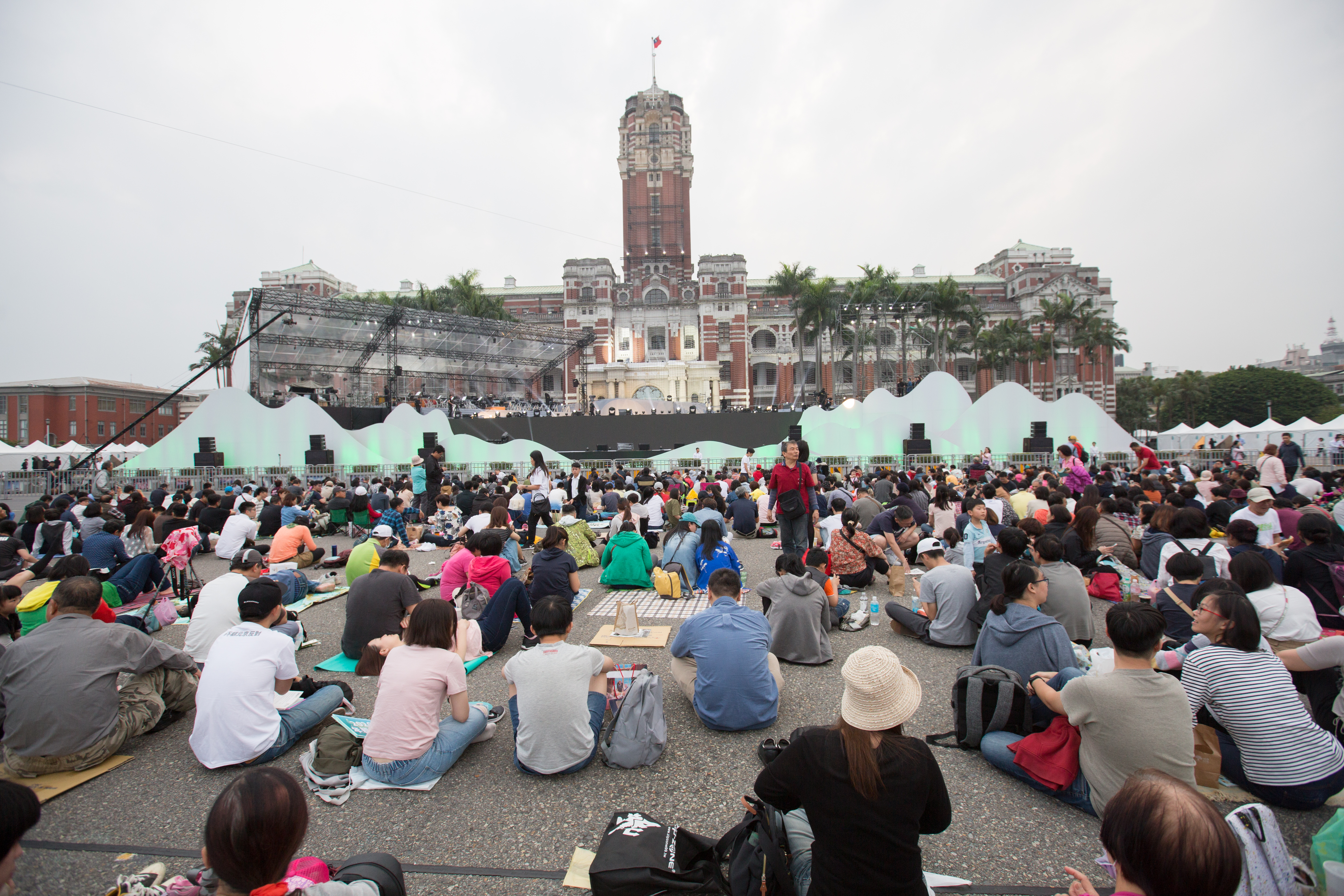 輕度颱風昌鴻昨天生成，許多民眾擔心會不會影響到國慶連假及相關活動。圖為本刊資料照。