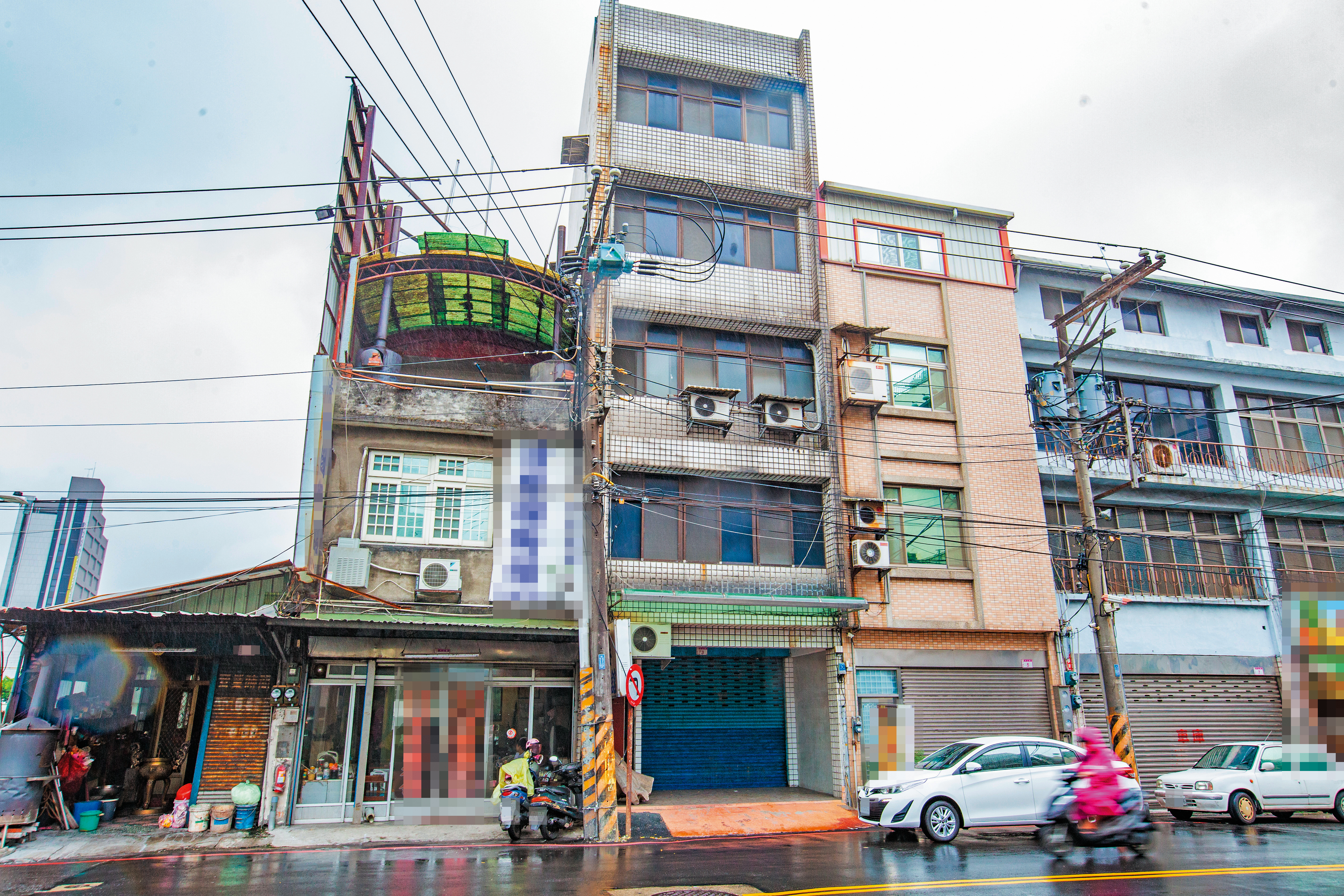 林勤人曾被評選為百大名醫，傳出性侵醜聞後，被撤銷醫師執照，連住家掛的診所招牌也已卸下。