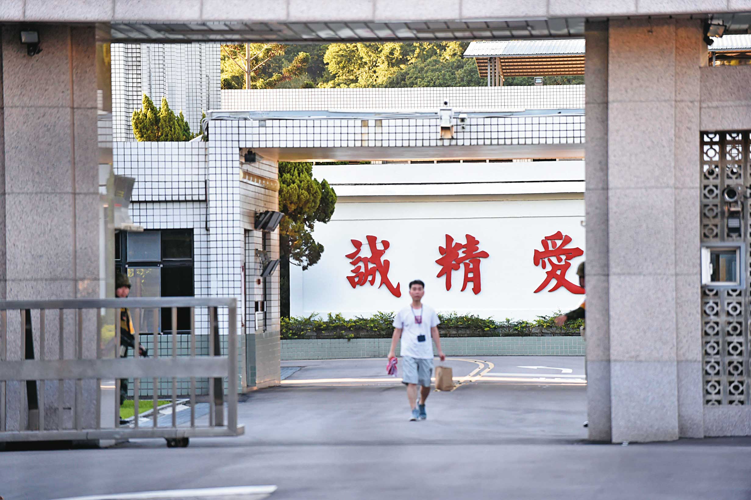 軍情局戒備森嚴，但局長羅德民及其親信卻被爆不遵守營區安檢規定。