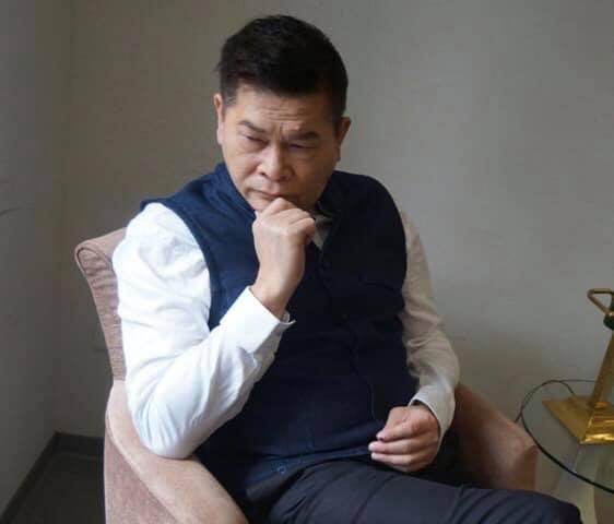 澎恰恰近日表示債務問題讓他快撐不住,經紀人妻子也疑似因此健康出問題。(翻攝自澎恰恰臉書)