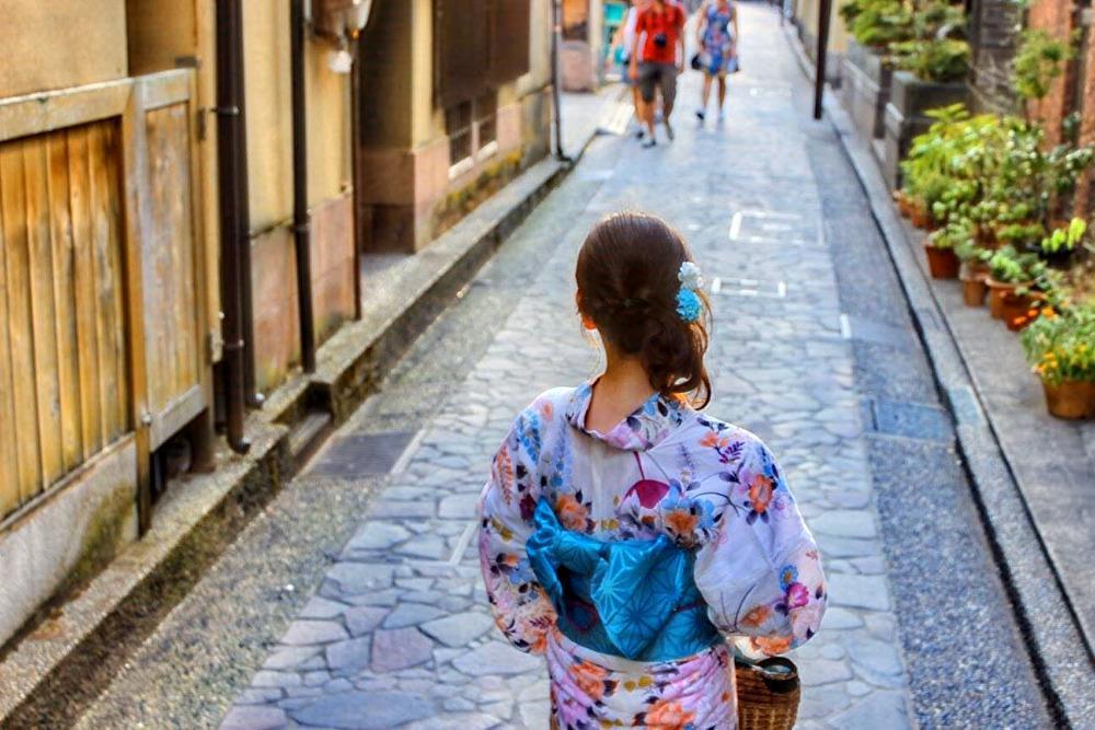 有櫻花妹曝光A片裡人妻偷吃情節都是真的,更加碼爆料日本女生床技超好。(示意圖,photo-ac)