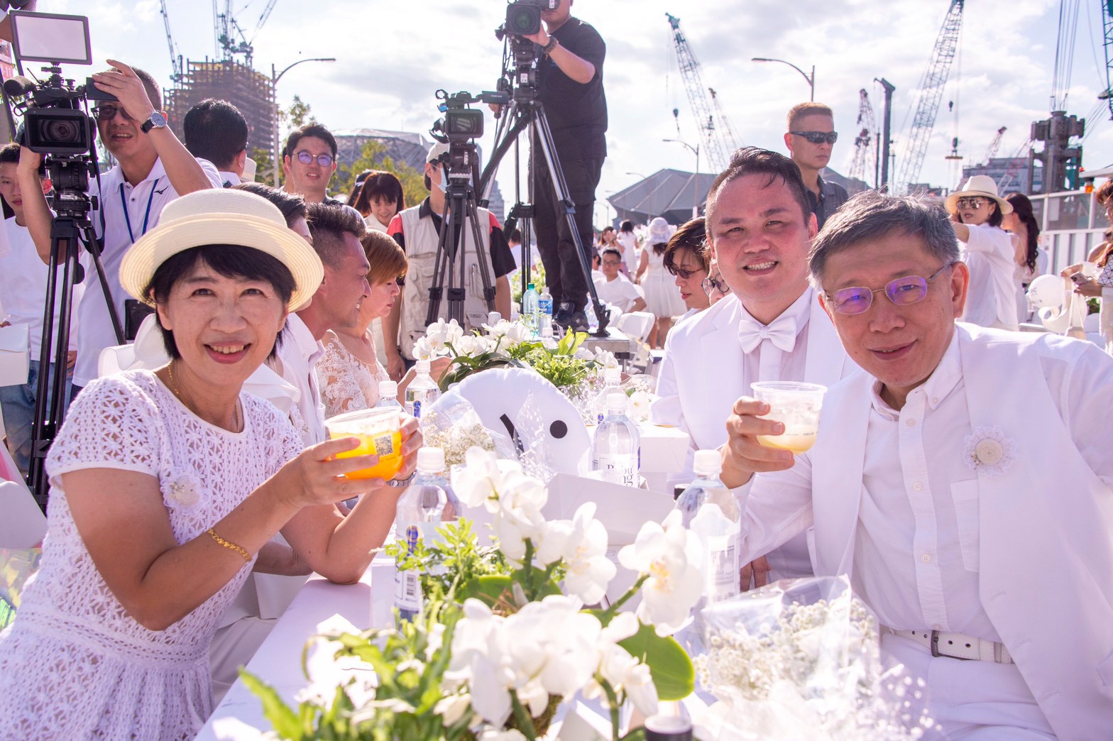 陳佩琪日前陪同柯文哲出席白色野餐活動。（翻攝自陳佩琪Peggy粉絲專頁）