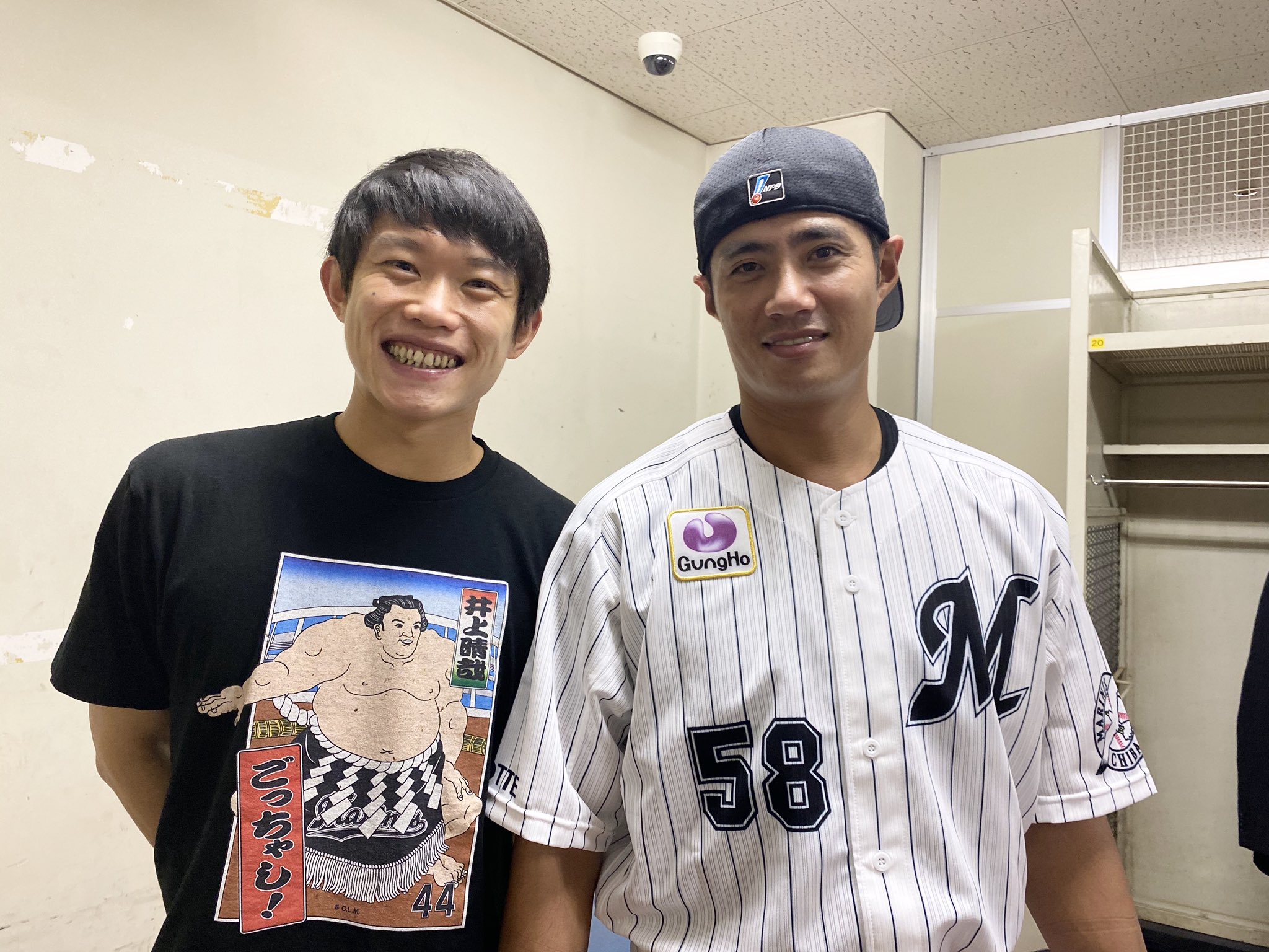 日職羅德隊今（6日）公布11人確診武漢肺炎，台灣旅日投手陳偉殷（右）及陳冠宇（左）則健康無事，並未染疫。（翻攝自推特@Chiba_Lotte）