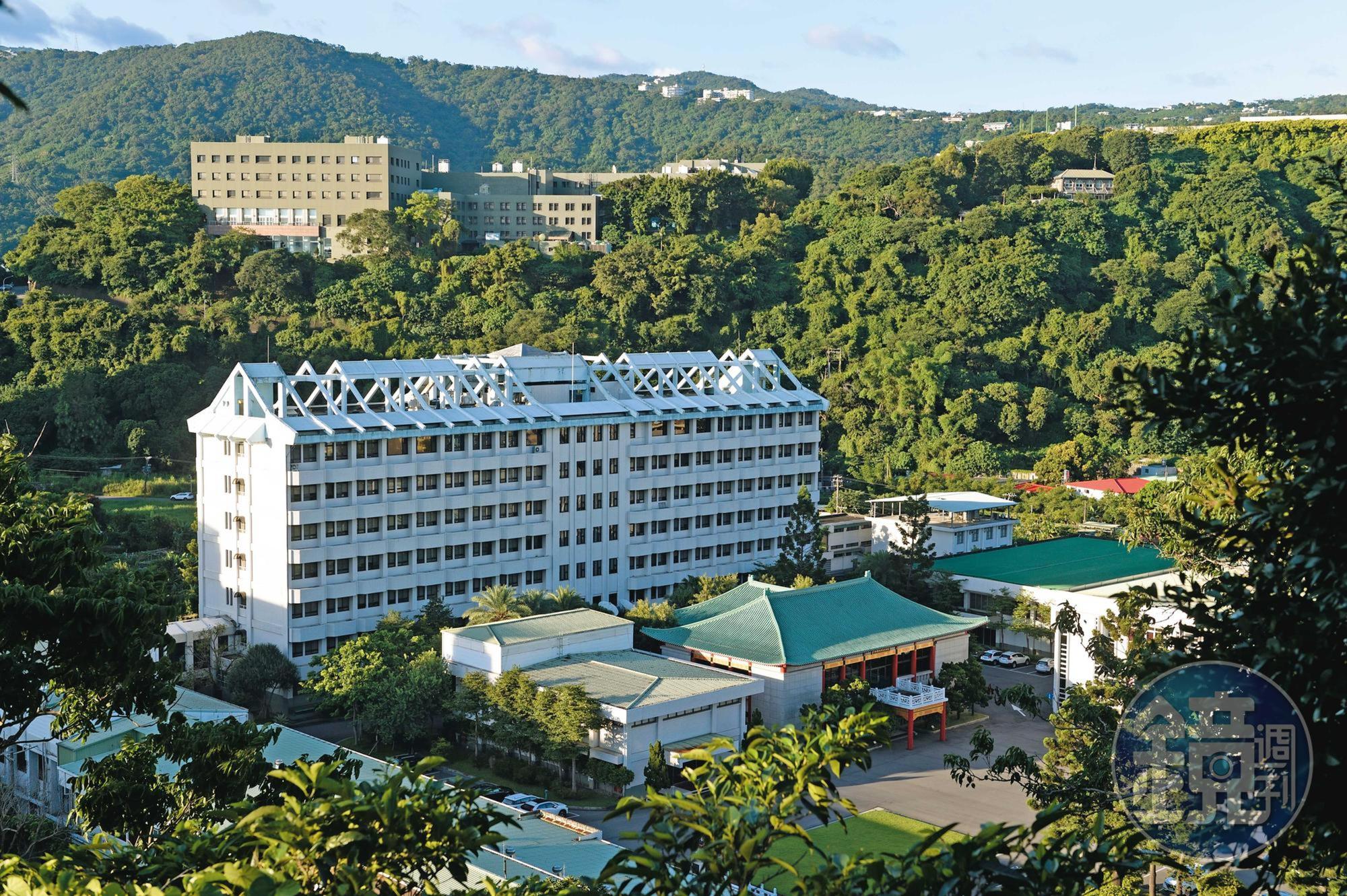 軍情局本部位於台北市士林區，是國防部負責情報蒐集的一級單位。