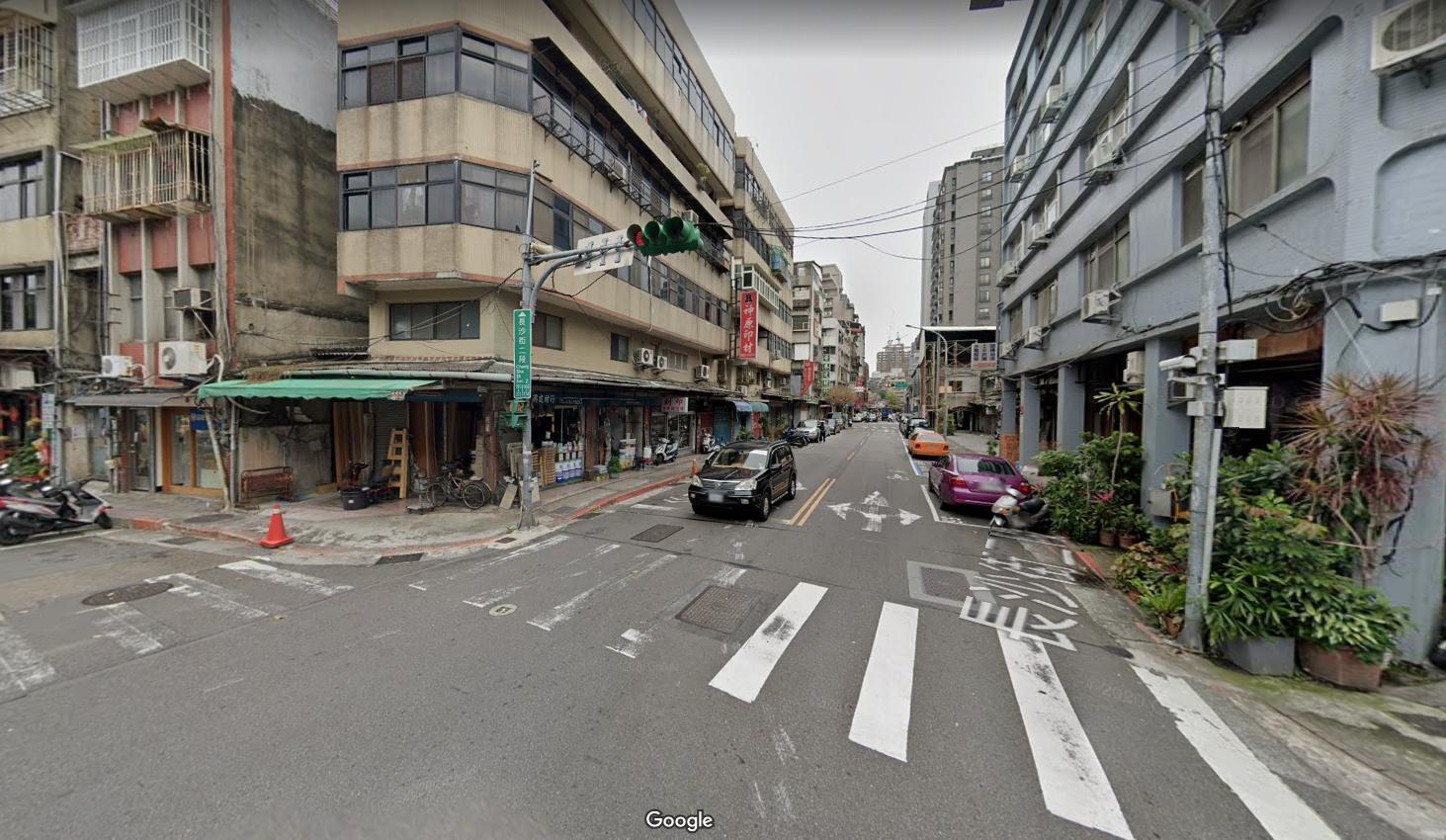 本刊經畫面中的細節比對發現,該場景應是拍攝於台北市萬華區。(翻攝自Google Map)