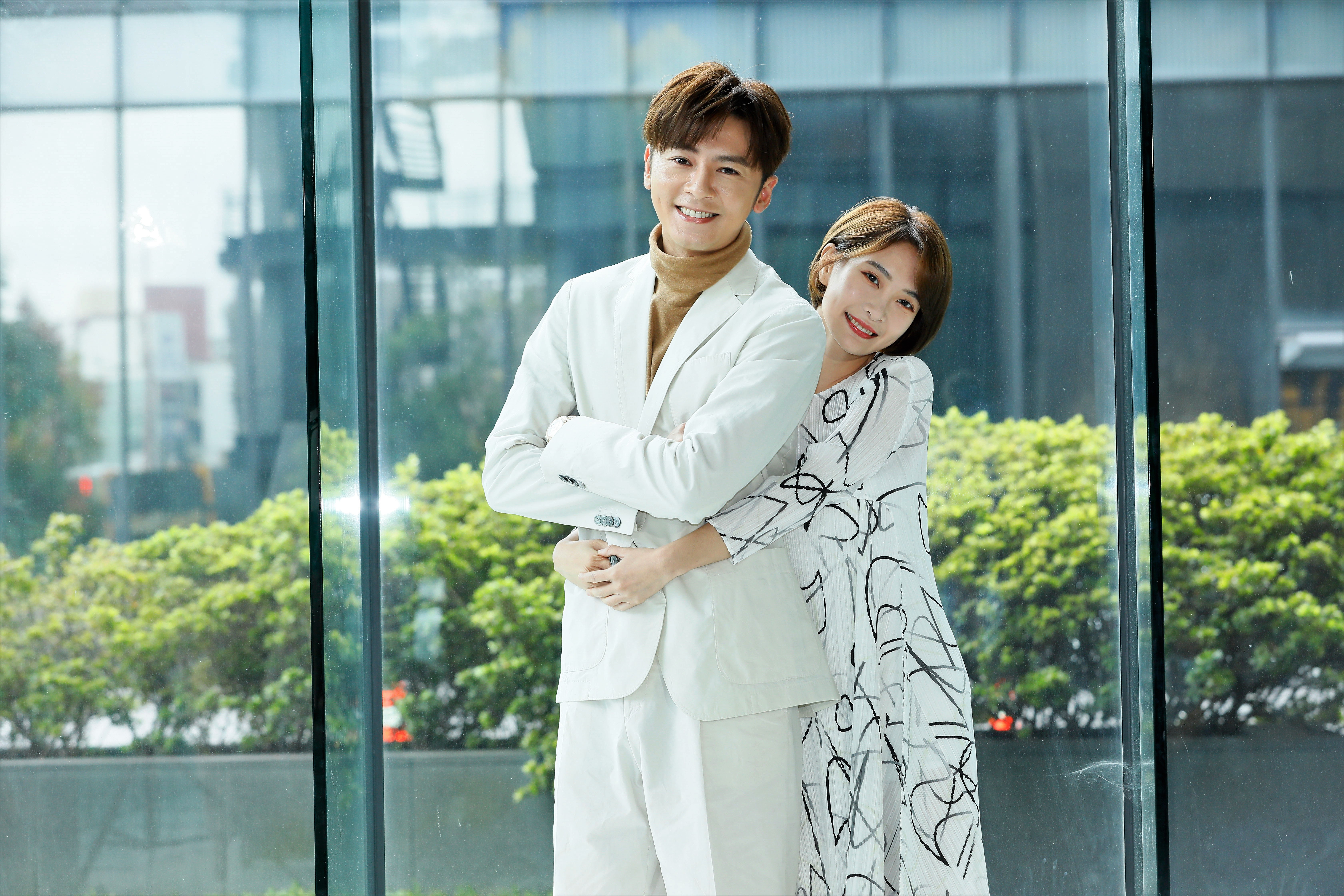 李國毅（左）與李亦捷（右）在《廢財闖天關》首度合作，開拍一個月默契十足。