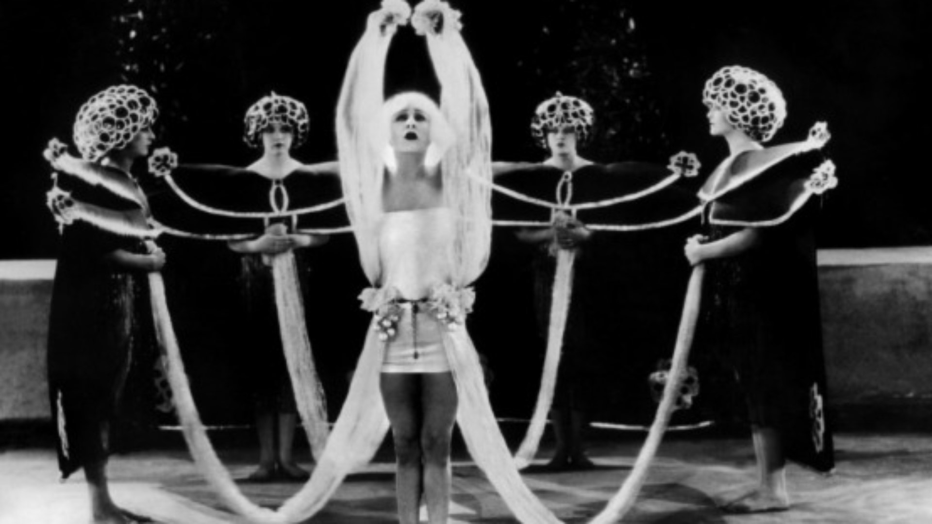 《莎樂美》巧妙融合新藝術和Camp風格，是早期酷兒靠片經典。（女影提供）