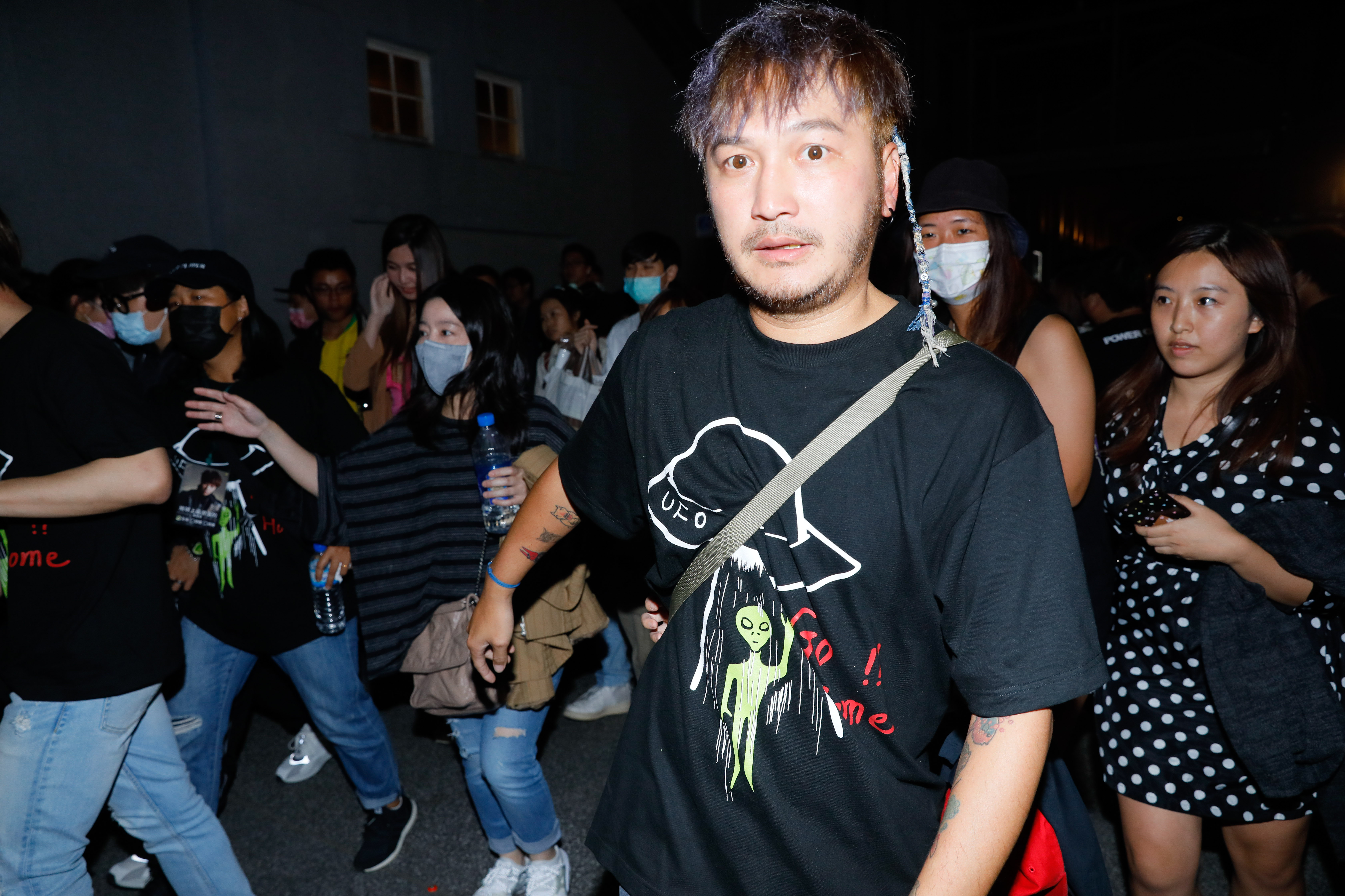 KID離場時情緒終於稍微平靜。