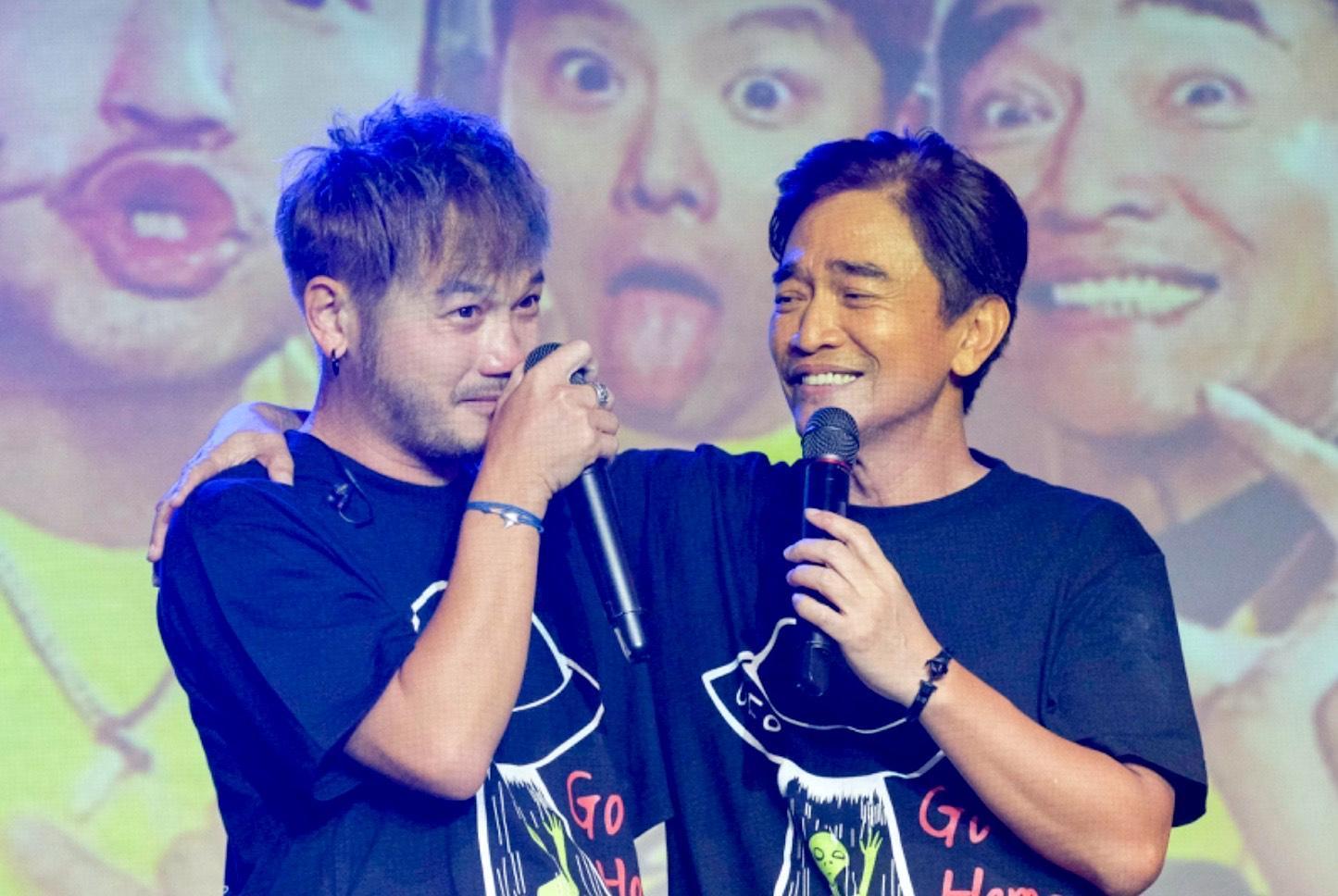 KID想起與小鬼之間的承諾無法及時完成瞬間痛哭，吳宗憲趕緊安慰表示「我們一起完成他的夢想」。 （滾石提供）