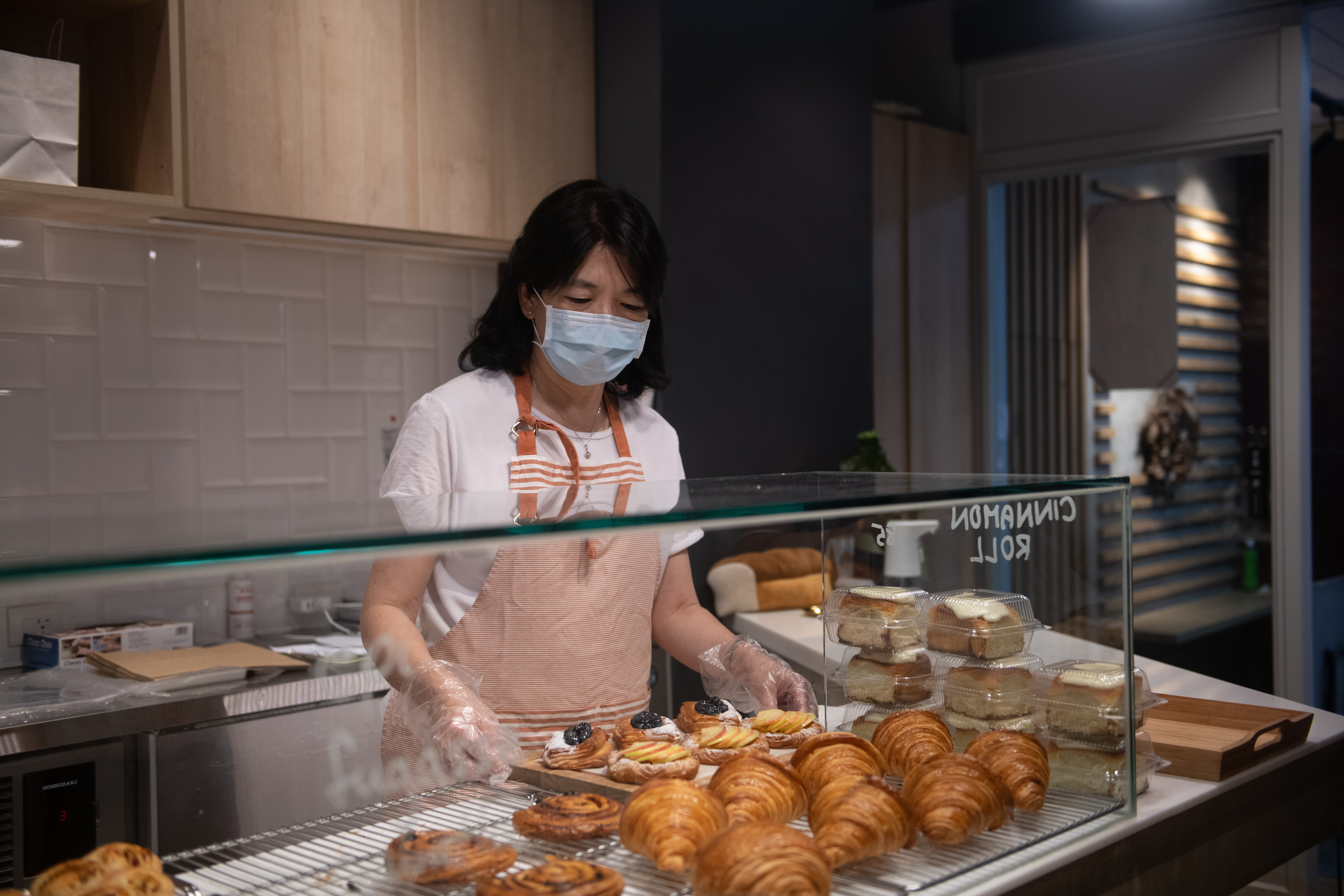 主理人紀舒瑋的媽媽怕女兒太累，經常來分擔外場工作。