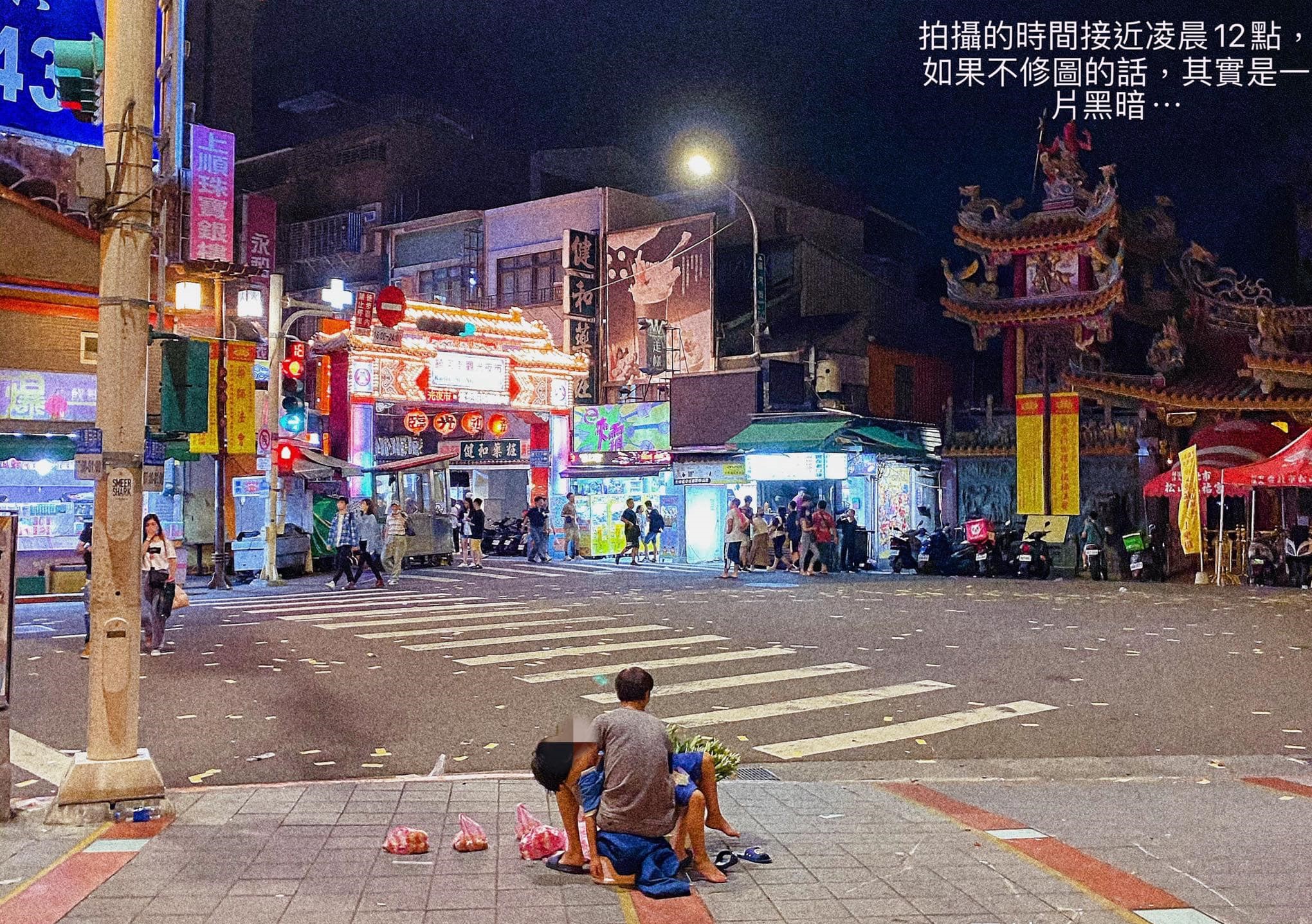 饒河夜市擺攤父子。（翻攝自Hello Cindy臉書）