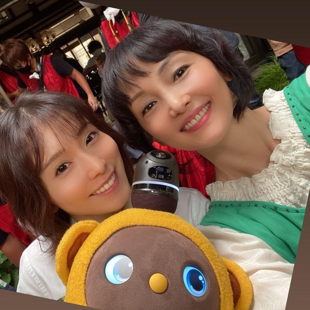 南果步（右）和松岡茉優在劇中飾演母女。（翻攝自南果步Instagram）