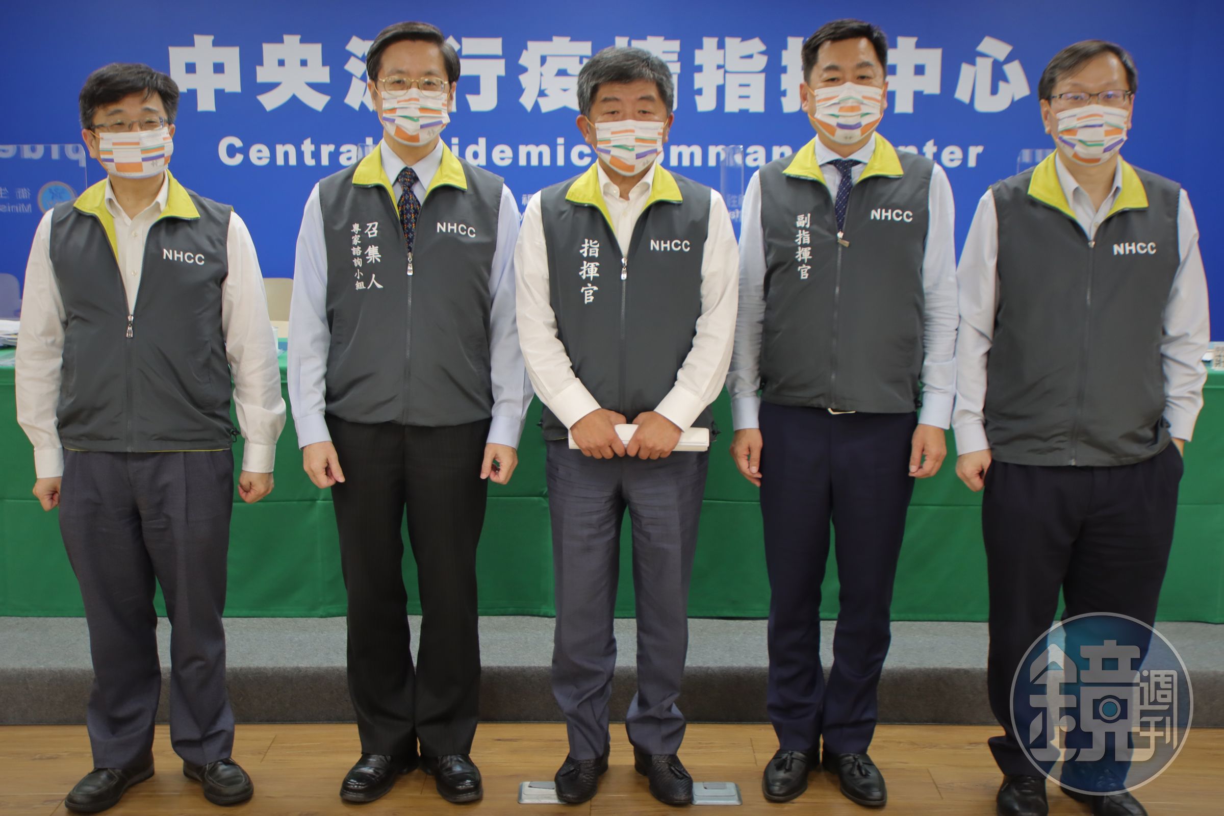 防疫五月天今（7日）特別戴上限量款「國慶口罩」亮相。（指揮中心提供）