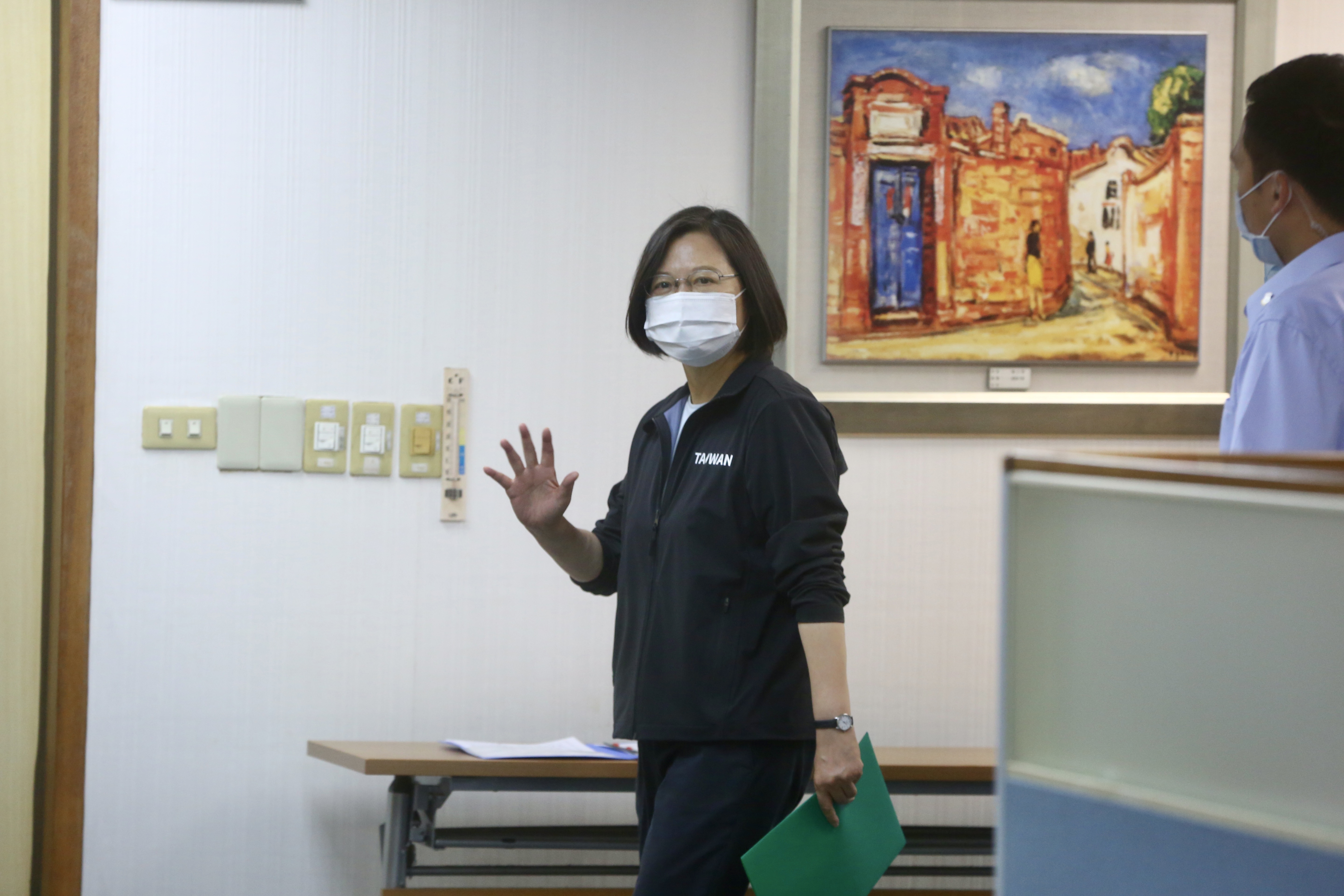 總統蔡英文下午出席民進黨中常會。