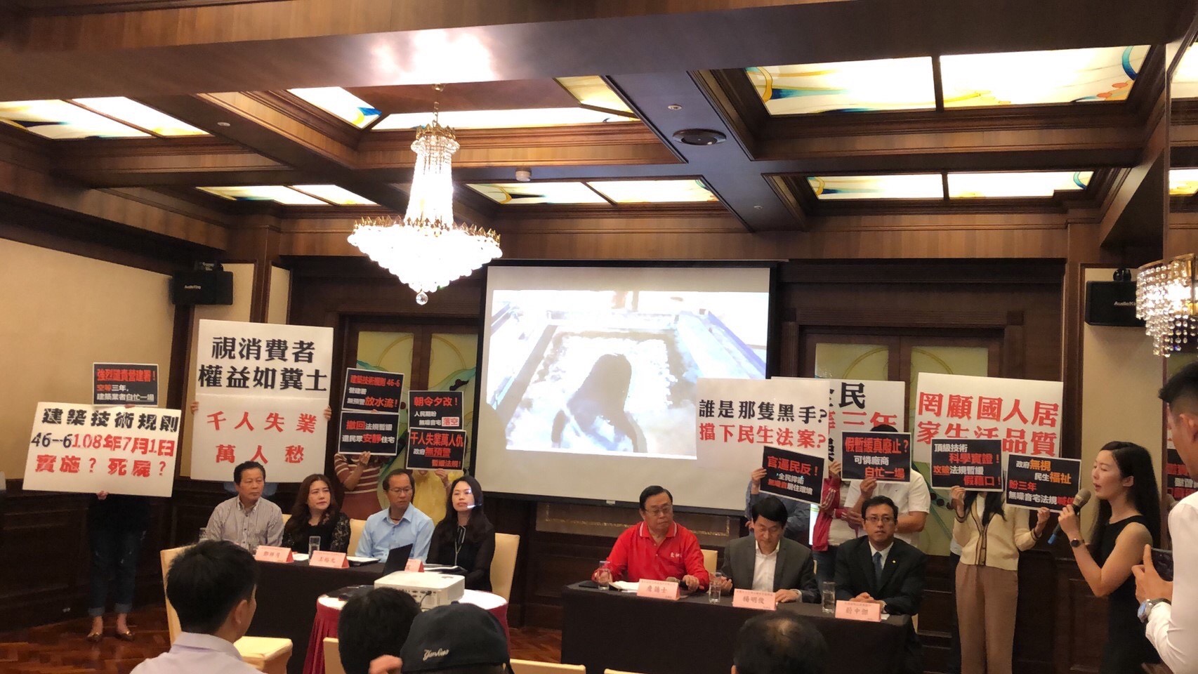 立委吳琪銘召開公聽會，強調「寧靜宅」政策的重要性。（翻攝畫面）