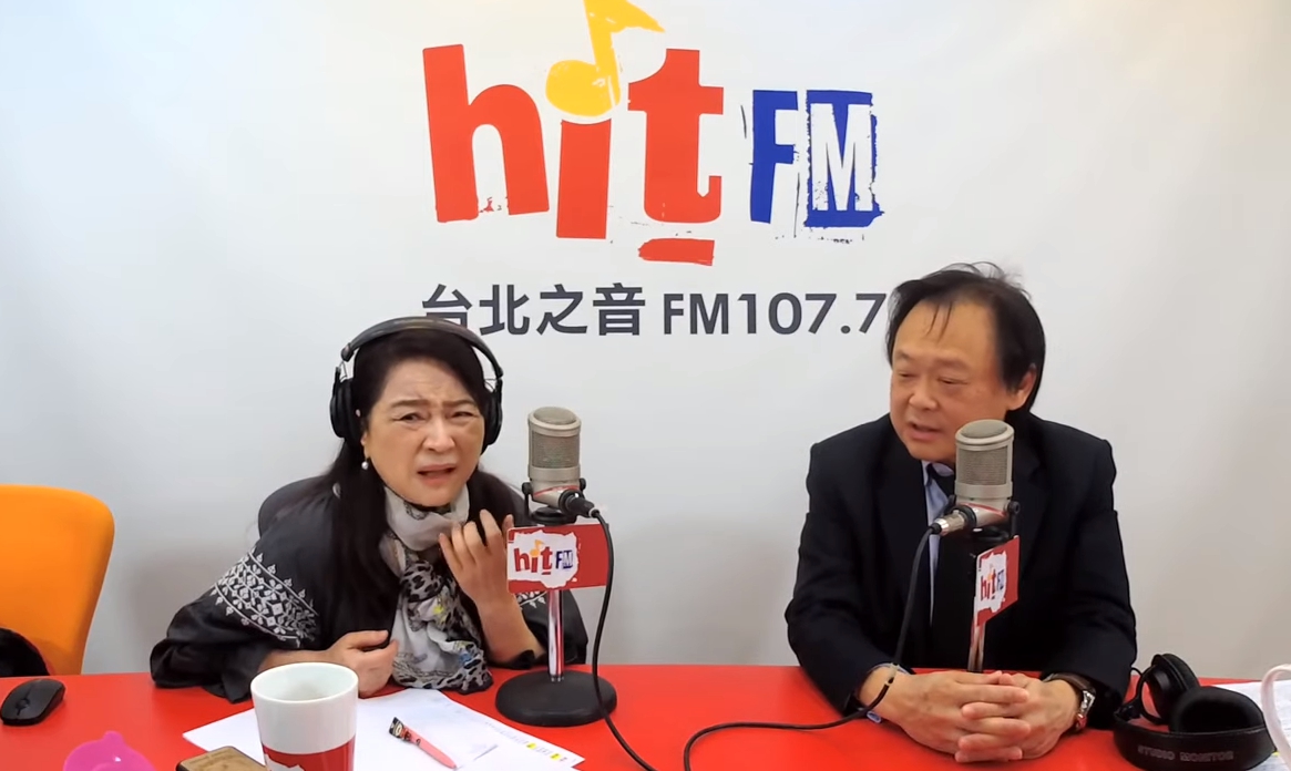 王世堅昨日接受專訪時大爆「柯蔡會」內幕，還不小心透露消息來源。（翻攝自hitfm YouTube頻道）