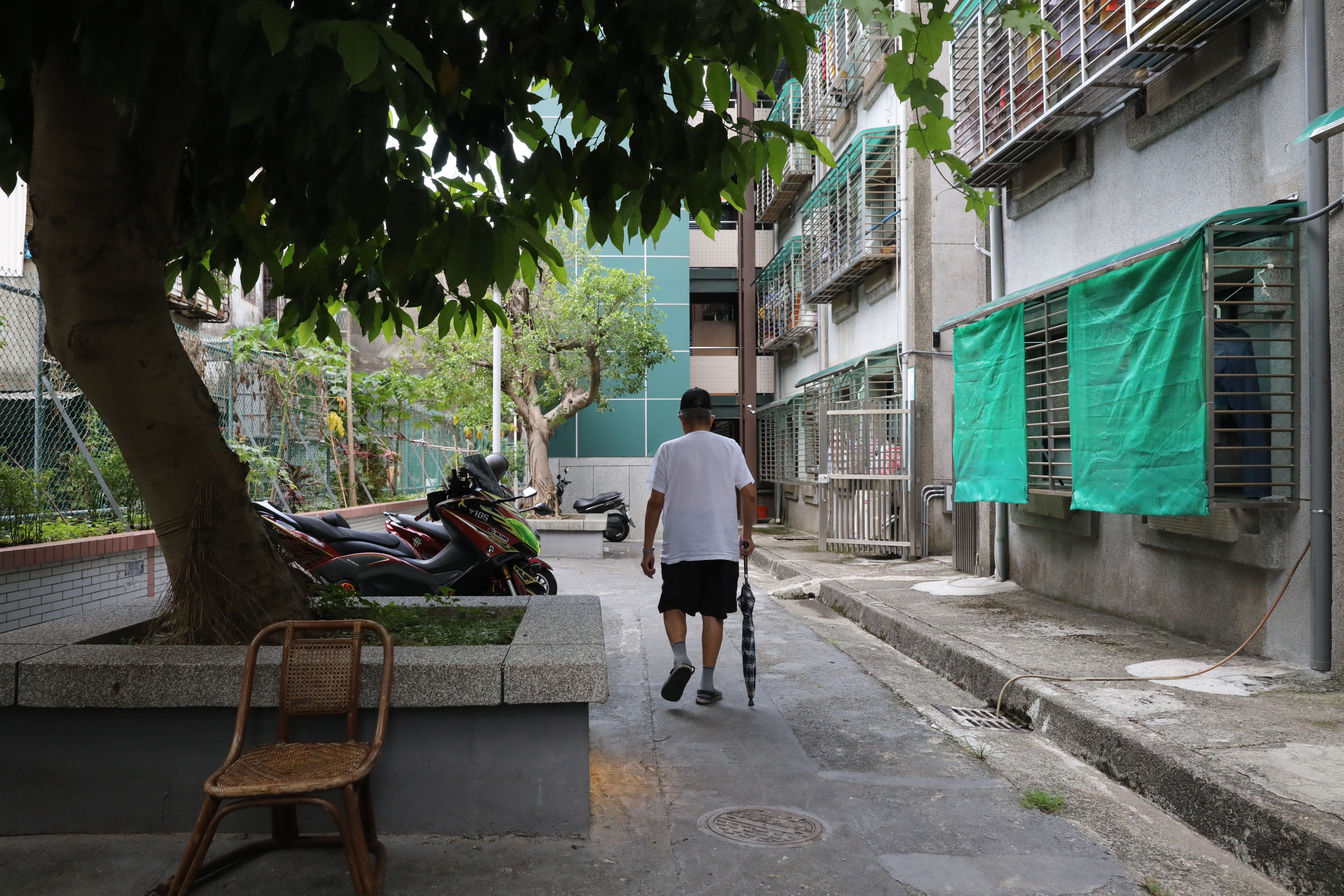 安康平宅中居住許多獨居老人，居住時間往往長達10年以上。