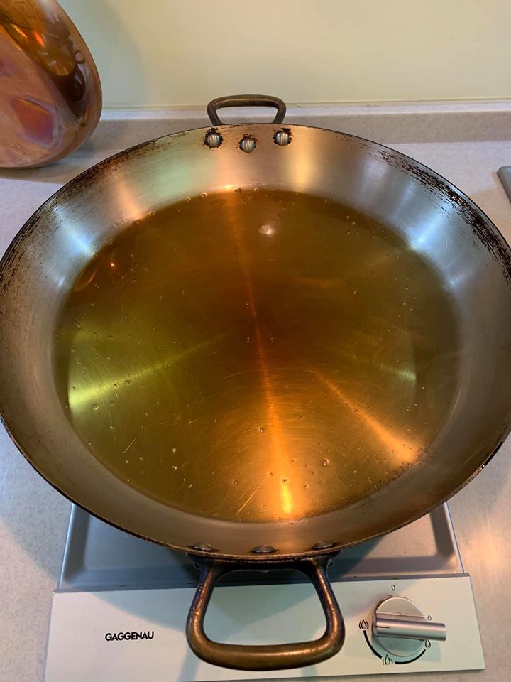 麻油入鍋。
