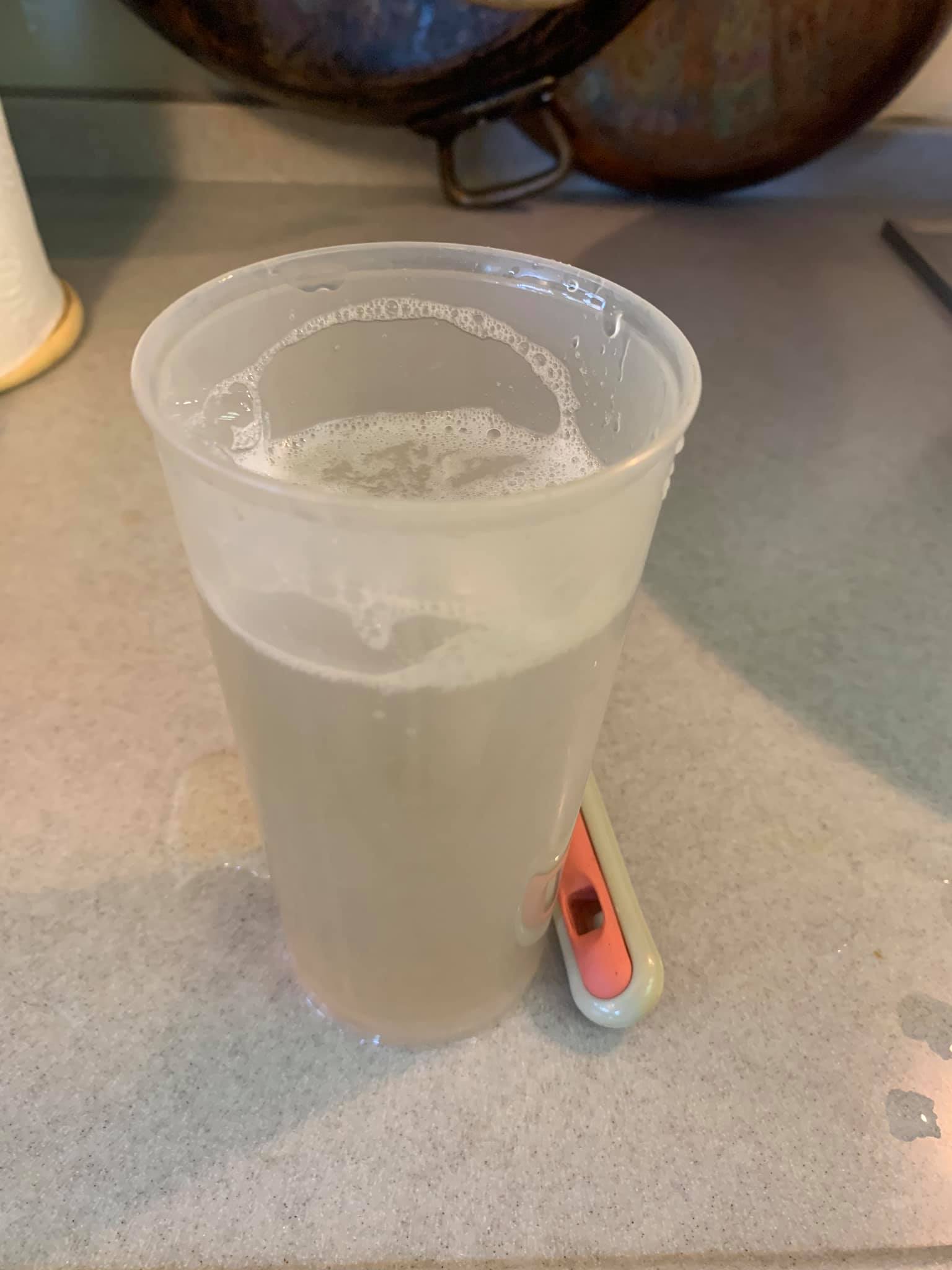 準備2杯清水。