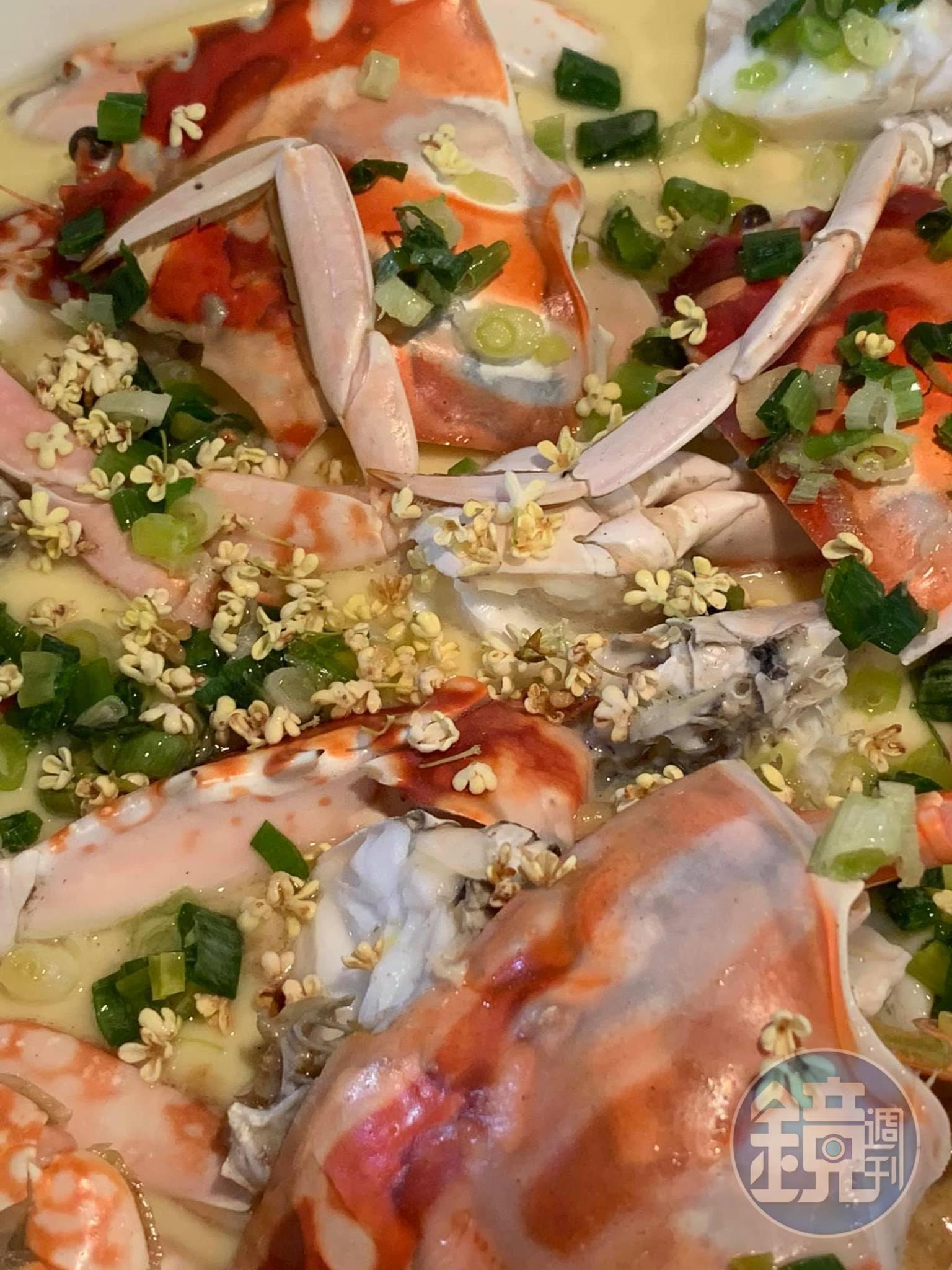 滿滿秋天滋味的花蟹蒸蛋,等第二盤上桌時,第一盤已清光。