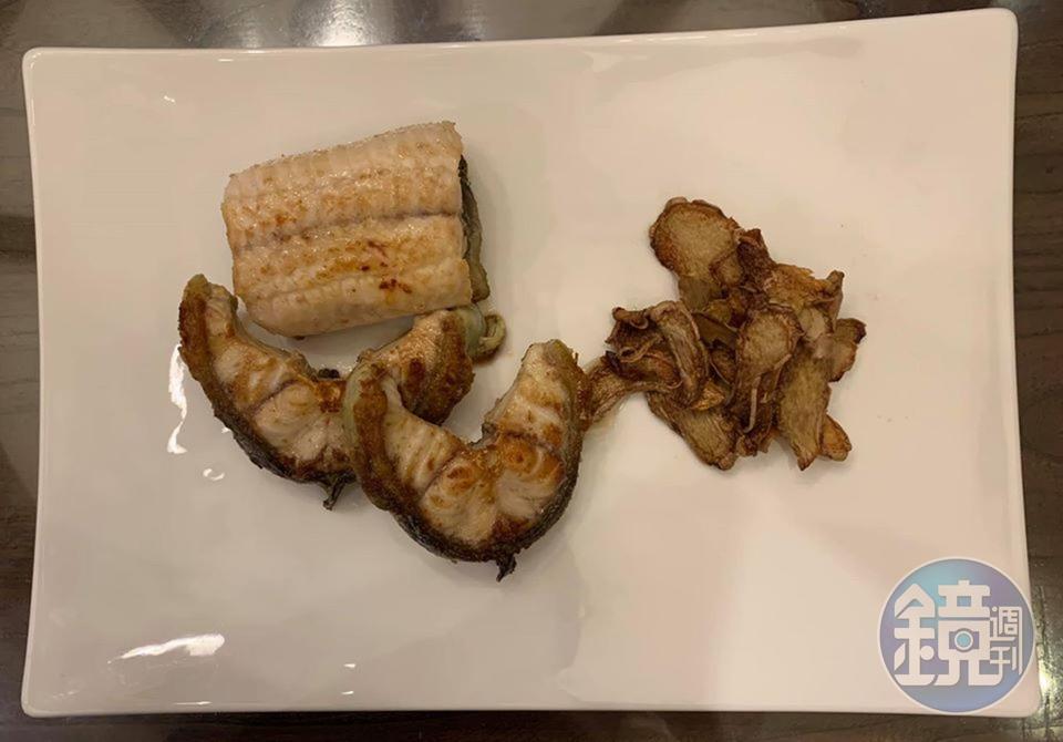 麻油香煎野生鱸鰻，擺盤上桌。