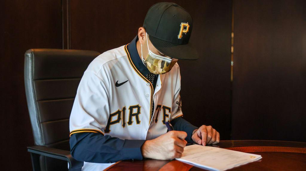 19歲台灣右投陳柏毓正式和匹茲堡海盜隊完成簽約。（翻攝自mlb.com/pirates）
