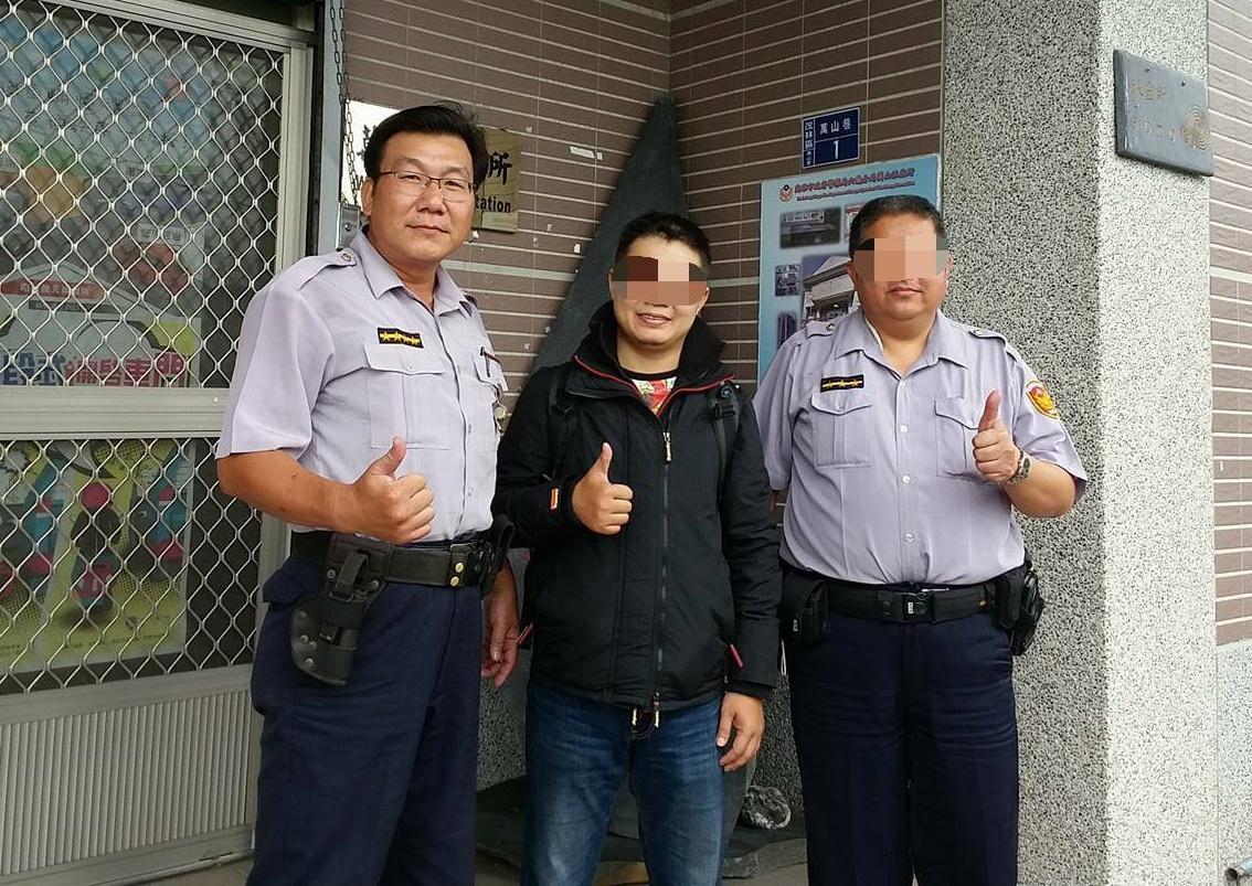 前六龜萬山派出所所長吳文瑞(左)酒駕發生車禍,遭拔官調職。(翻攝畫面)