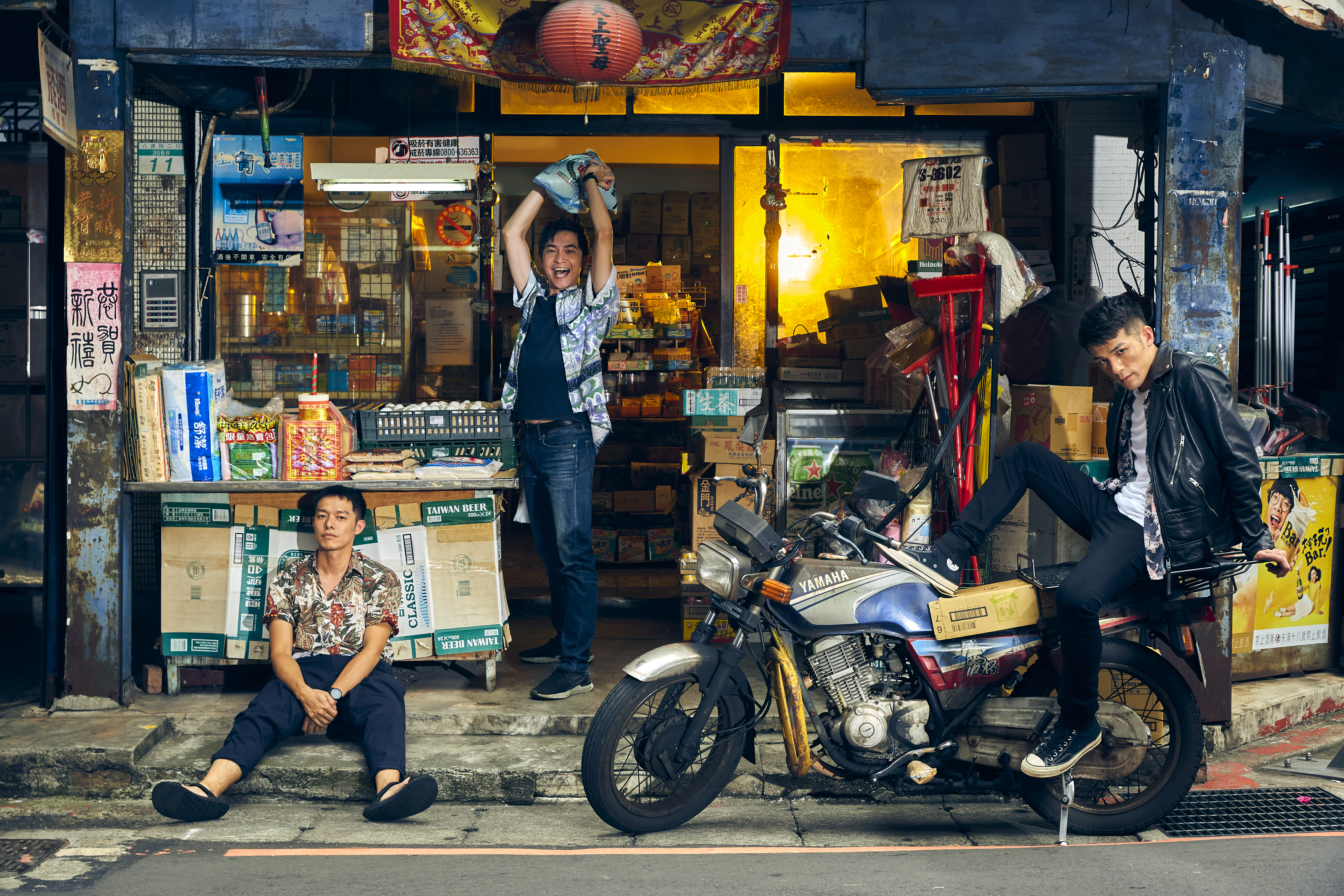 王肇陽（左起）、吳言凜與沈威年主演《解憂雜貨店》，獲得許多好評。