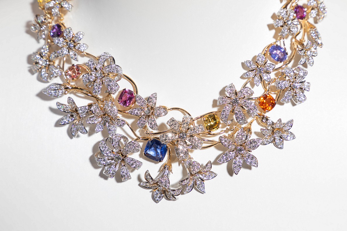 Jean Schlumberger花朵設計總重逾45克拉彩色剛玉項鍊。約NT$5,000萬。（TIFFANY & Co.提供）
