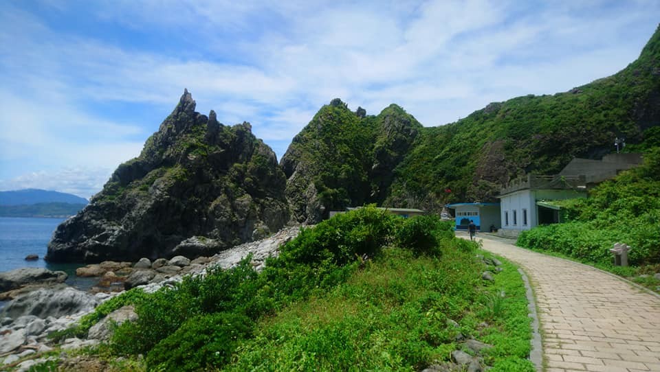 碼頭附近的龍頭岩,氣勢壯觀。