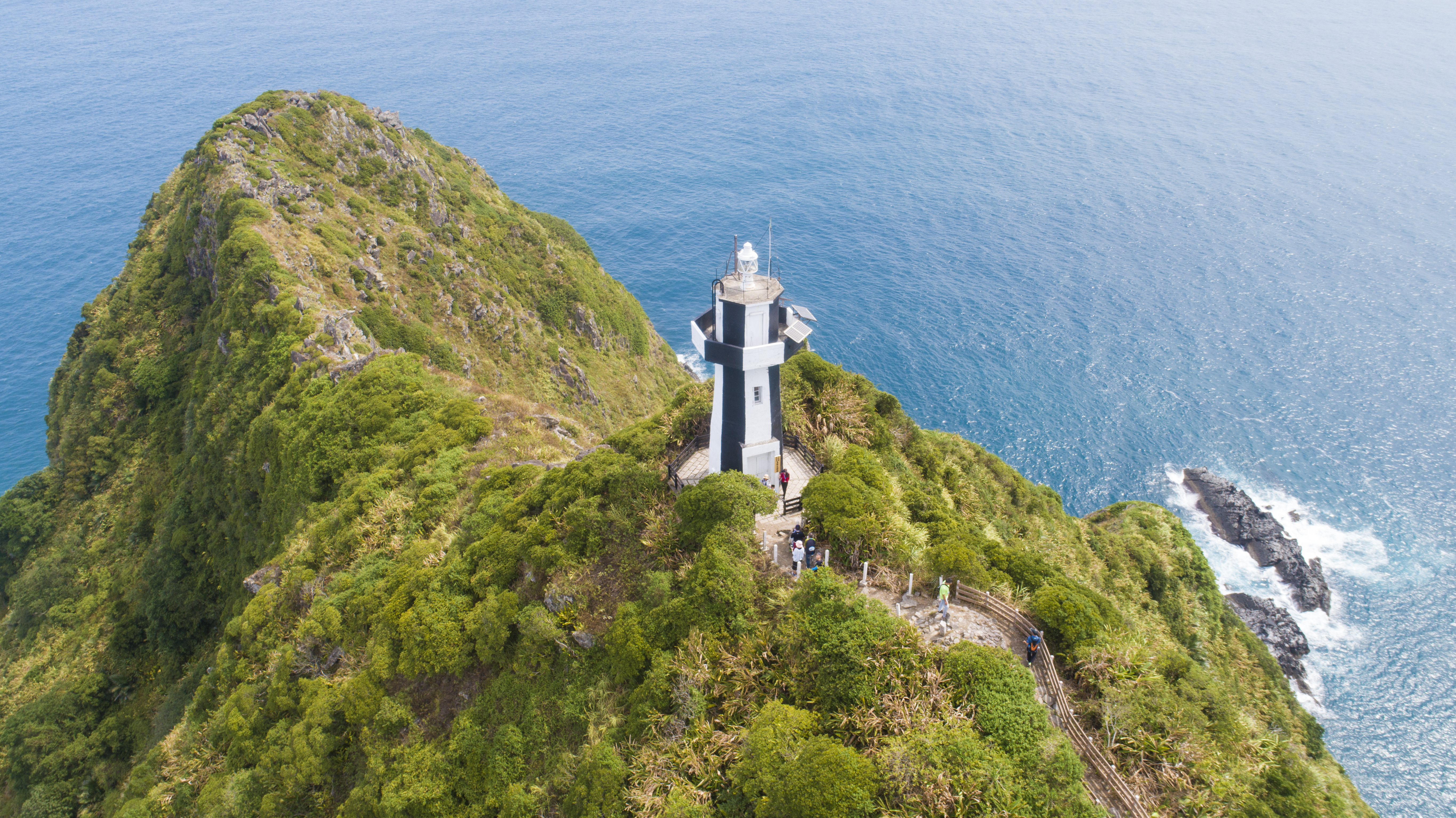 基隆島燈塔,標高182公尺。