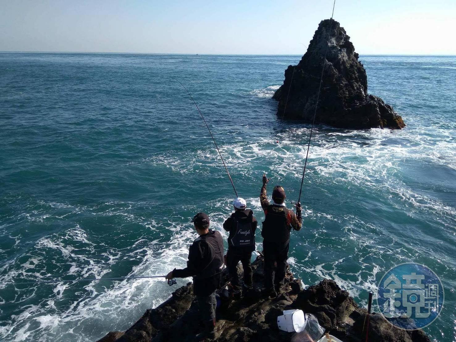 目前18座島礁進行總量管制，上島須申請磯釣證。