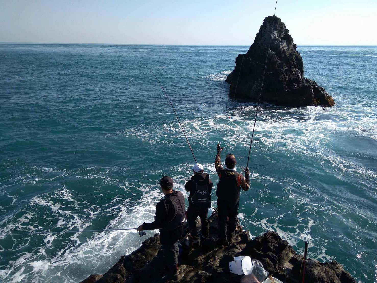 目前18座島礁進行總量管制，上島須申請磯釣證。