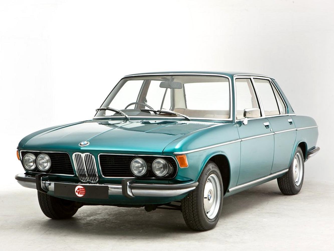 儘管BMW E3擁有更好的駕駛感受，然而消費者則更青睞當年乘坐舒適性更好的Mercedes-Benz SClass。