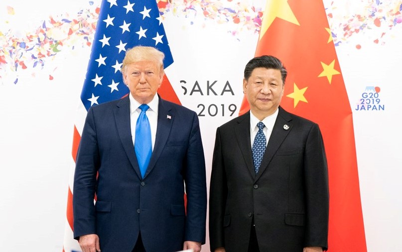 習近平（右）比川普（左）還受尊敬？民主黨副總統候選人賀錦麗發言引發熱議。（翻攝自白宮臉書）