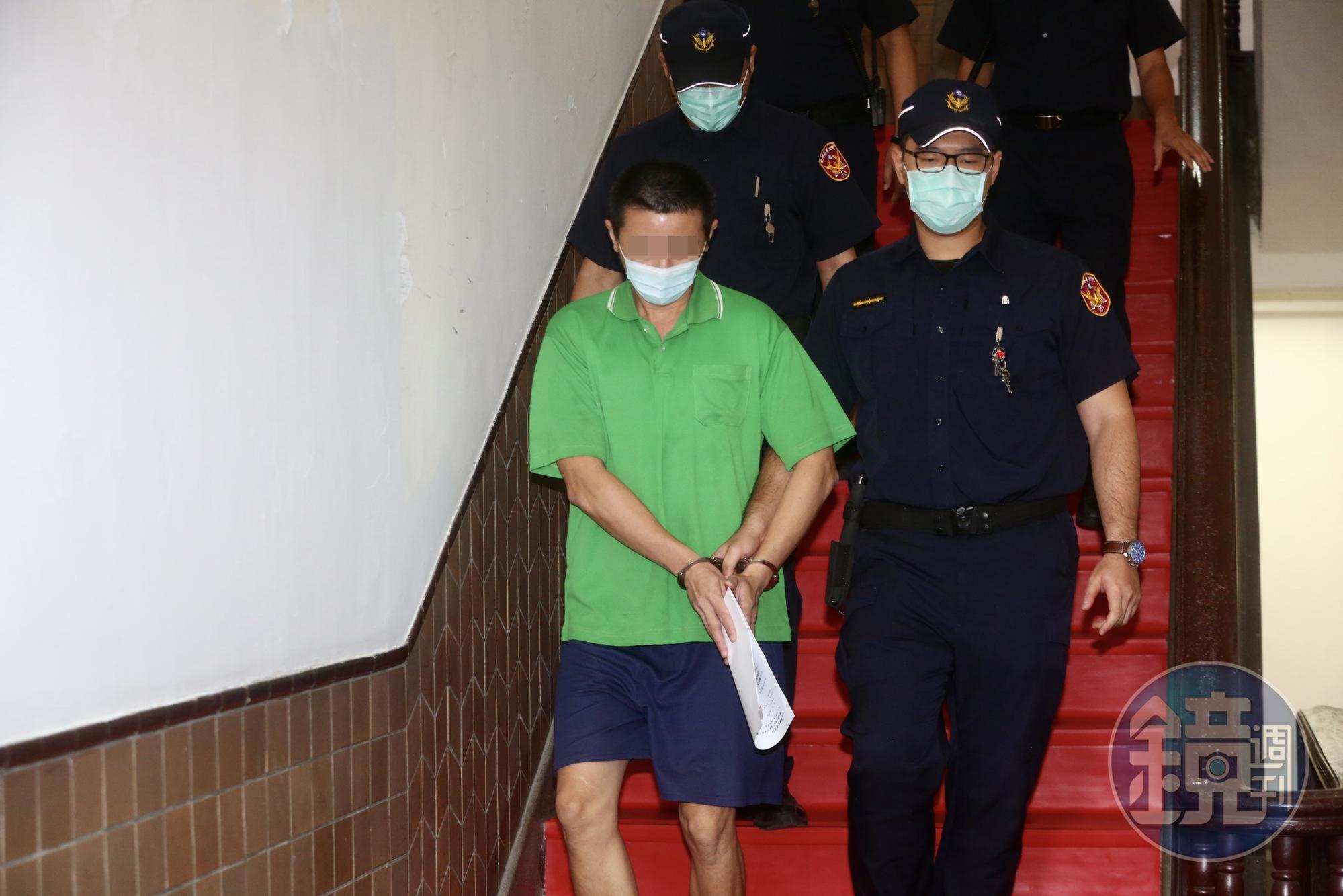 梁男(左)弒母剁頭案今開庭,法院裁定梁男羈押。