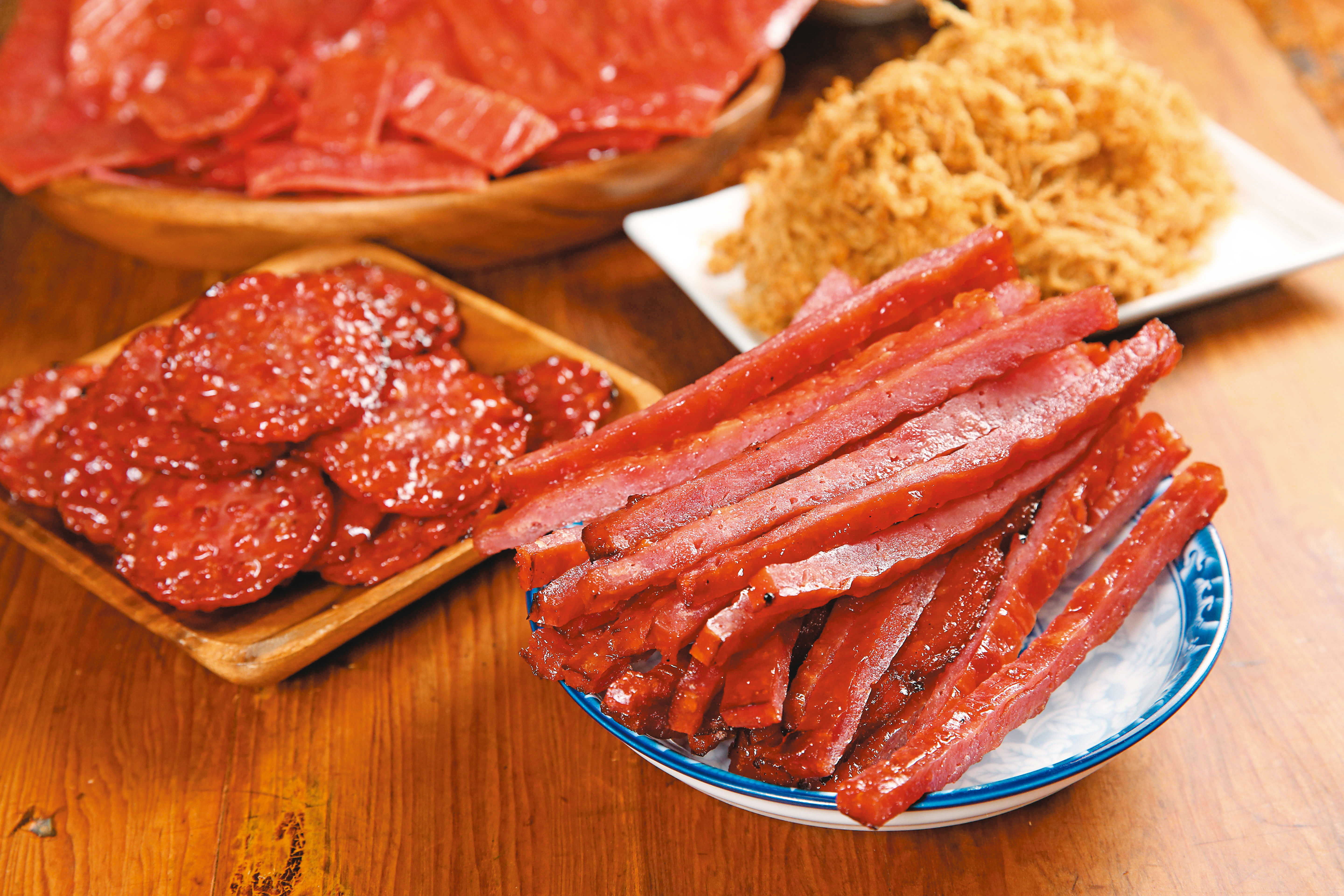 厚切肉乾系列口感軟嫩不柴，是店內人氣產品。（肉乾條600克／540元、金錢肉乾600克／660元）