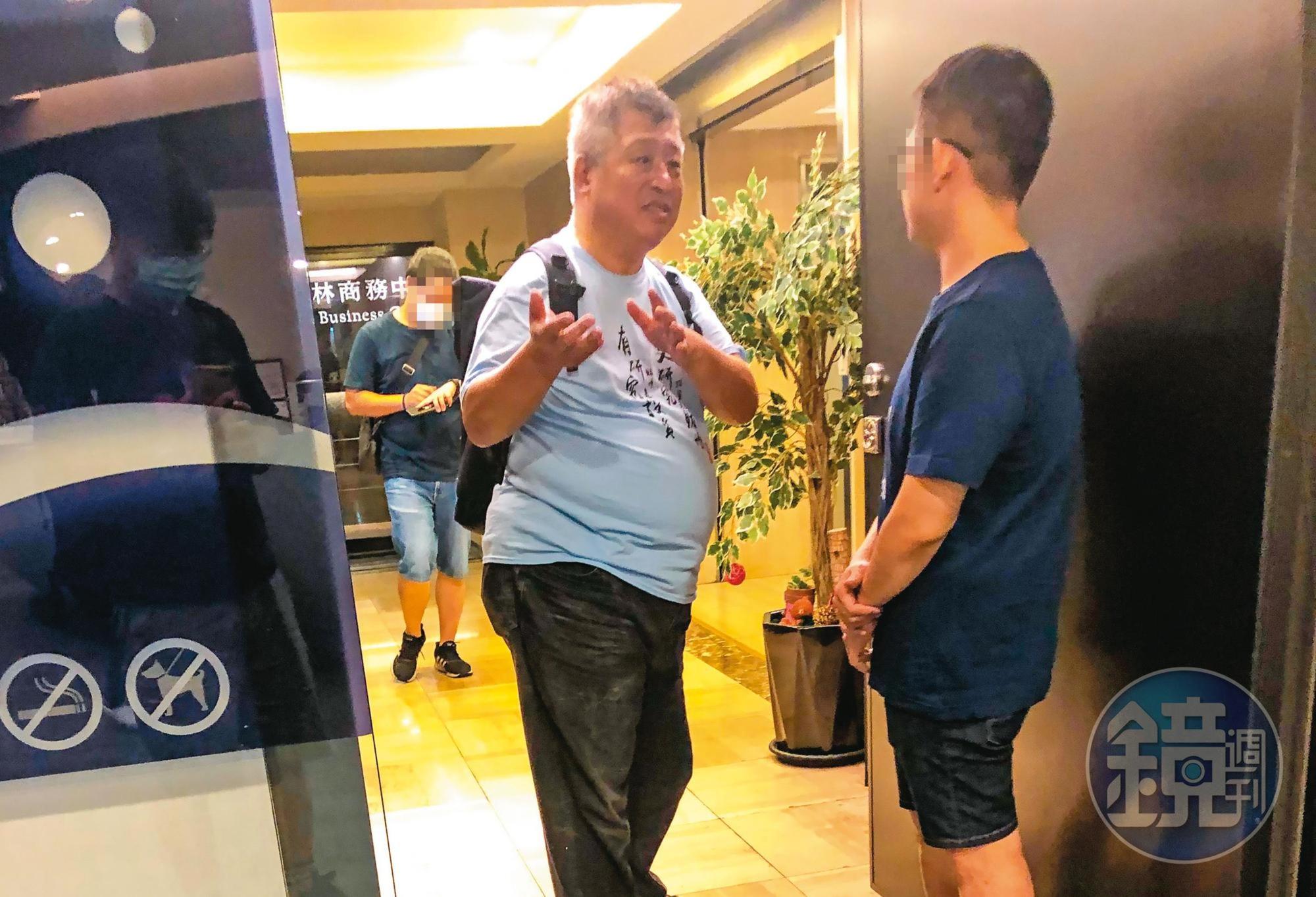 有學員深受戴子郎（中）鼓舞，還在說明會結束後向他請教如何算牌。