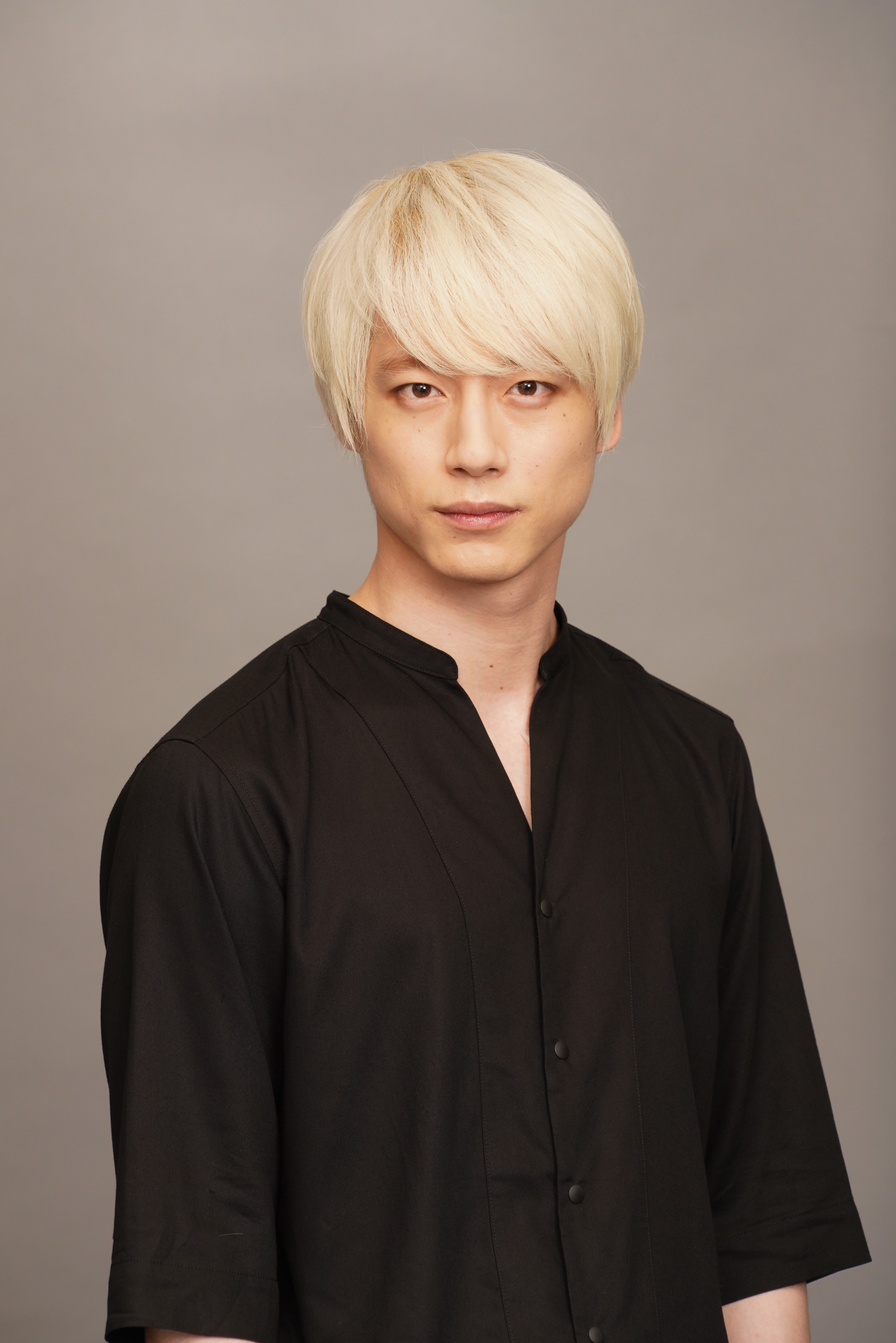 坂口健太郎為《東京白日夢女2020》特別篇特地將頭髮染回金色。（friDay影音提供）