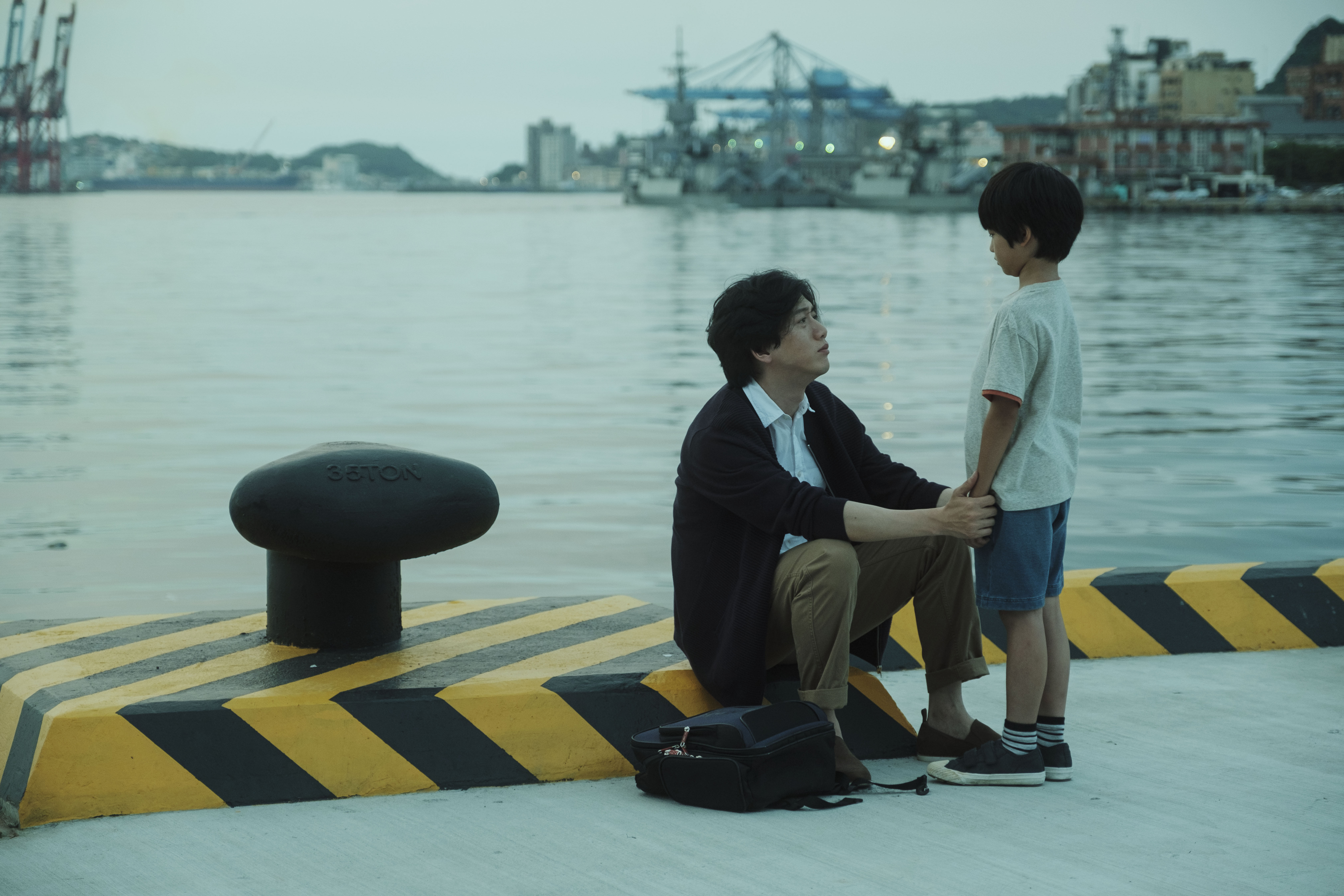 莫子儀在《親愛的房客》中，代替過世的戀人扶養他的兒子。（牽猴子提供）