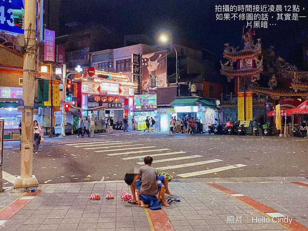 一名服飾店老闆娘將夜市擺攤父子被PO網引討論,讓男童母跳出來澄清未博取同情。(翻攝自Hello Cindy臉書)