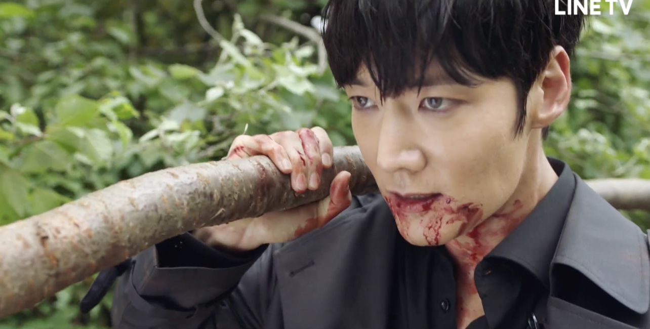 崔振赫在《殭屍偵探》飾演殭屍，有別以往冷峻、帥氣形象。（LINE TV提供）